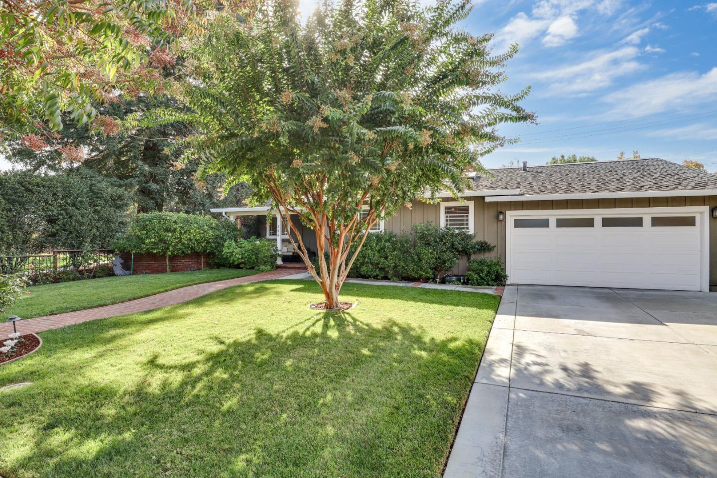 206 Thomas DR