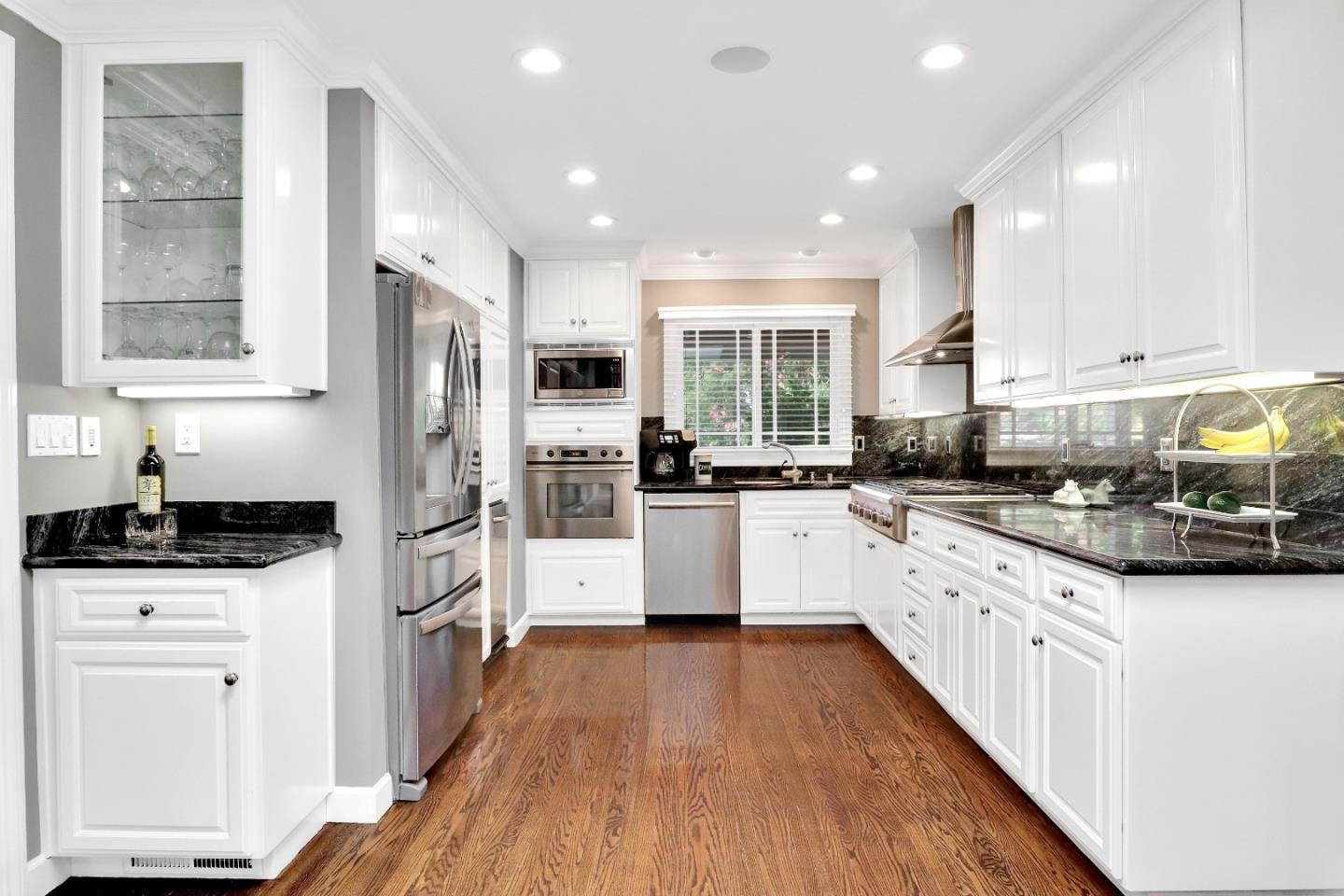 206 Thomas DR