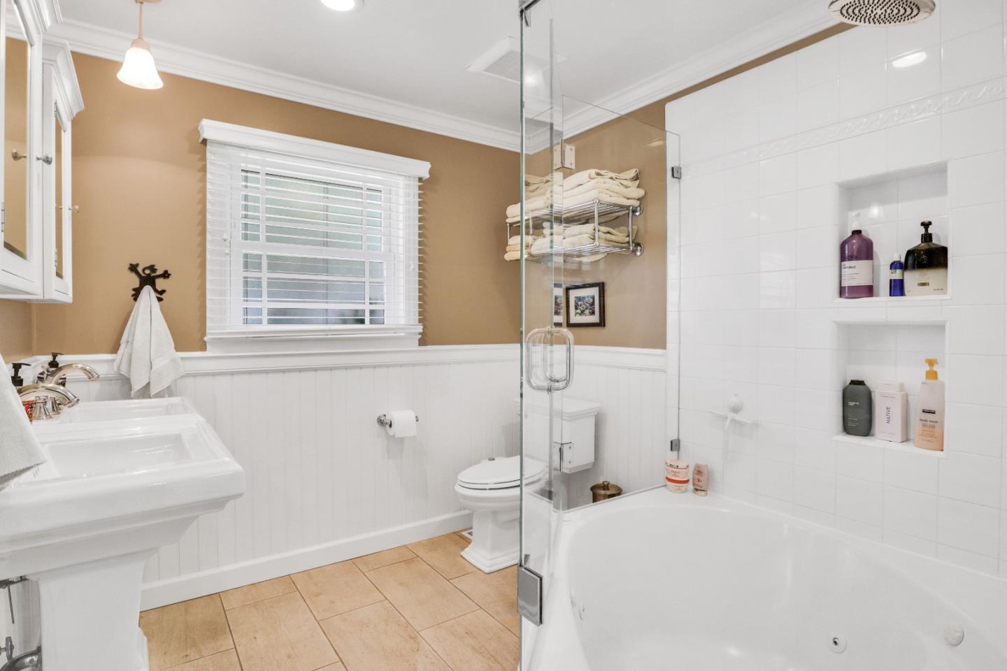 206 Thomas DR