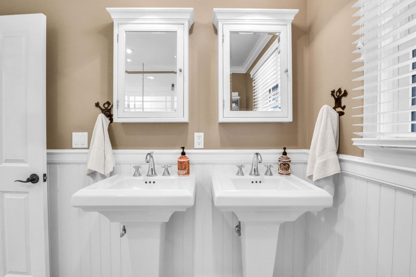 206 Thomas DR
