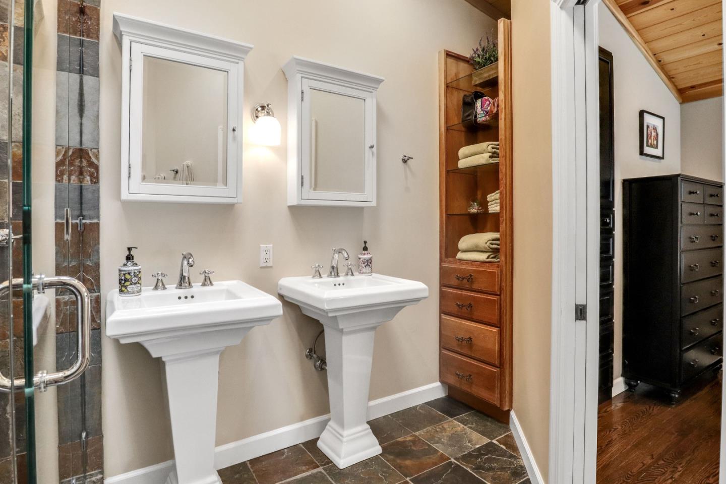 206 Thomas DR