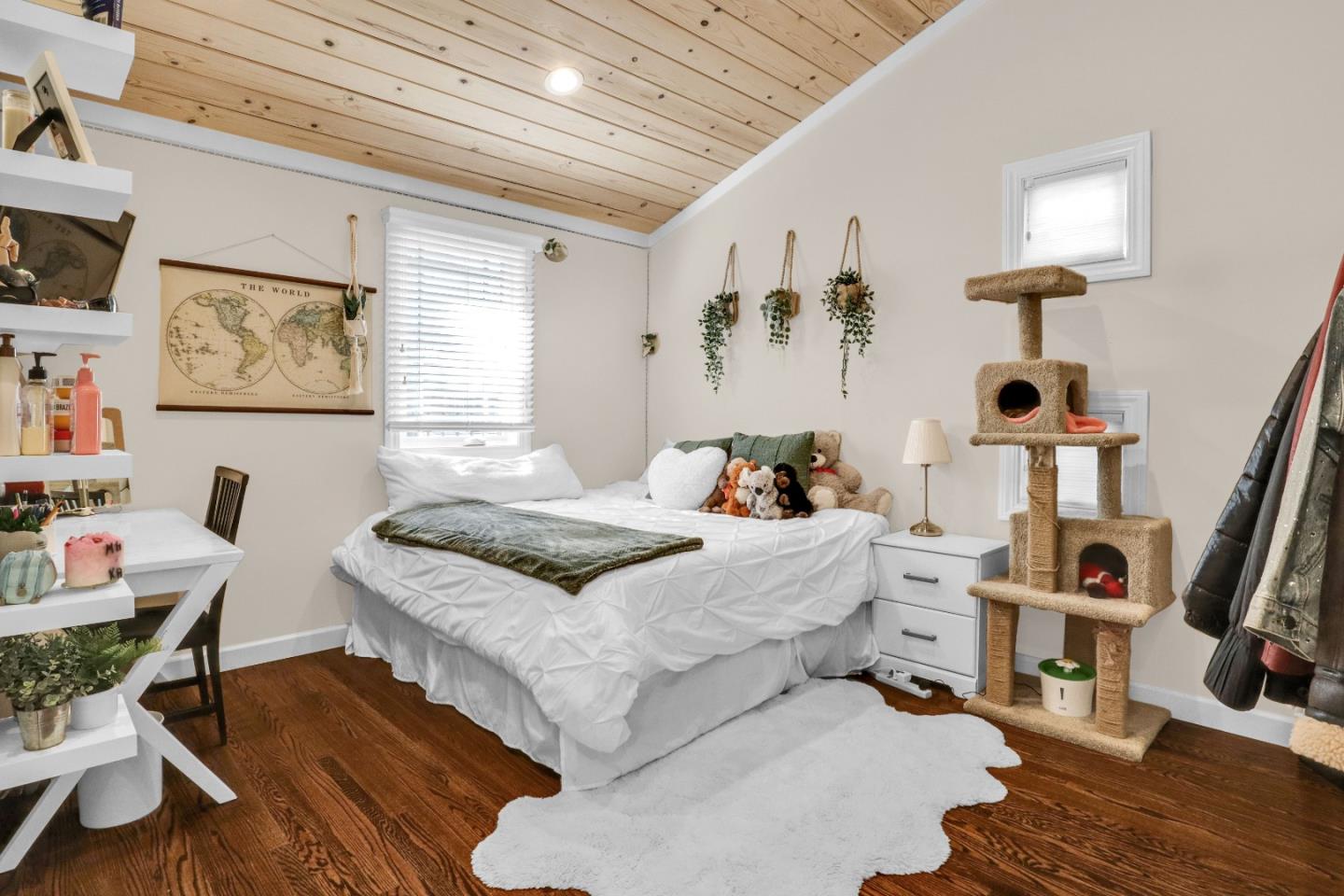 206 Thomas DR