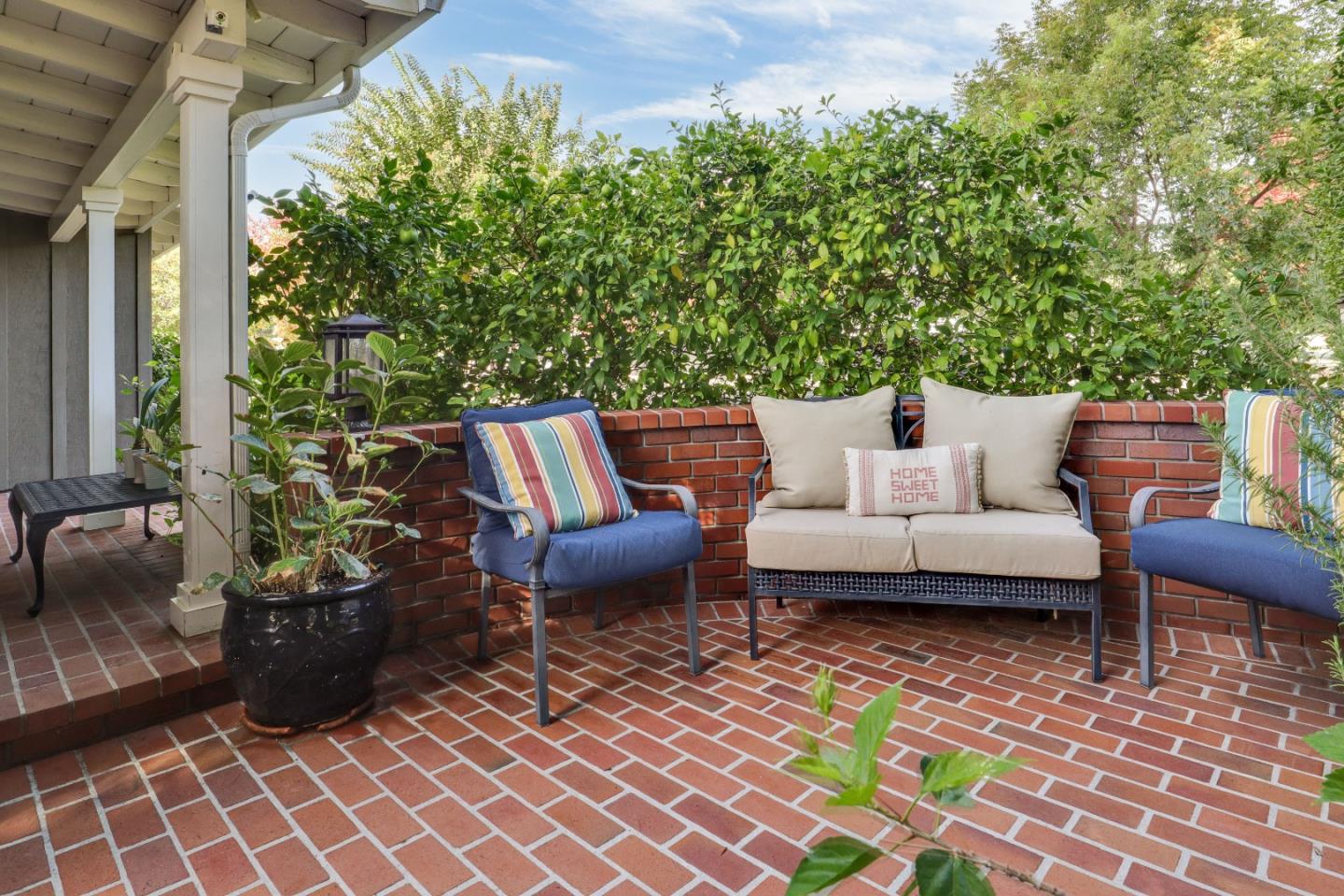 206 Thomas DR