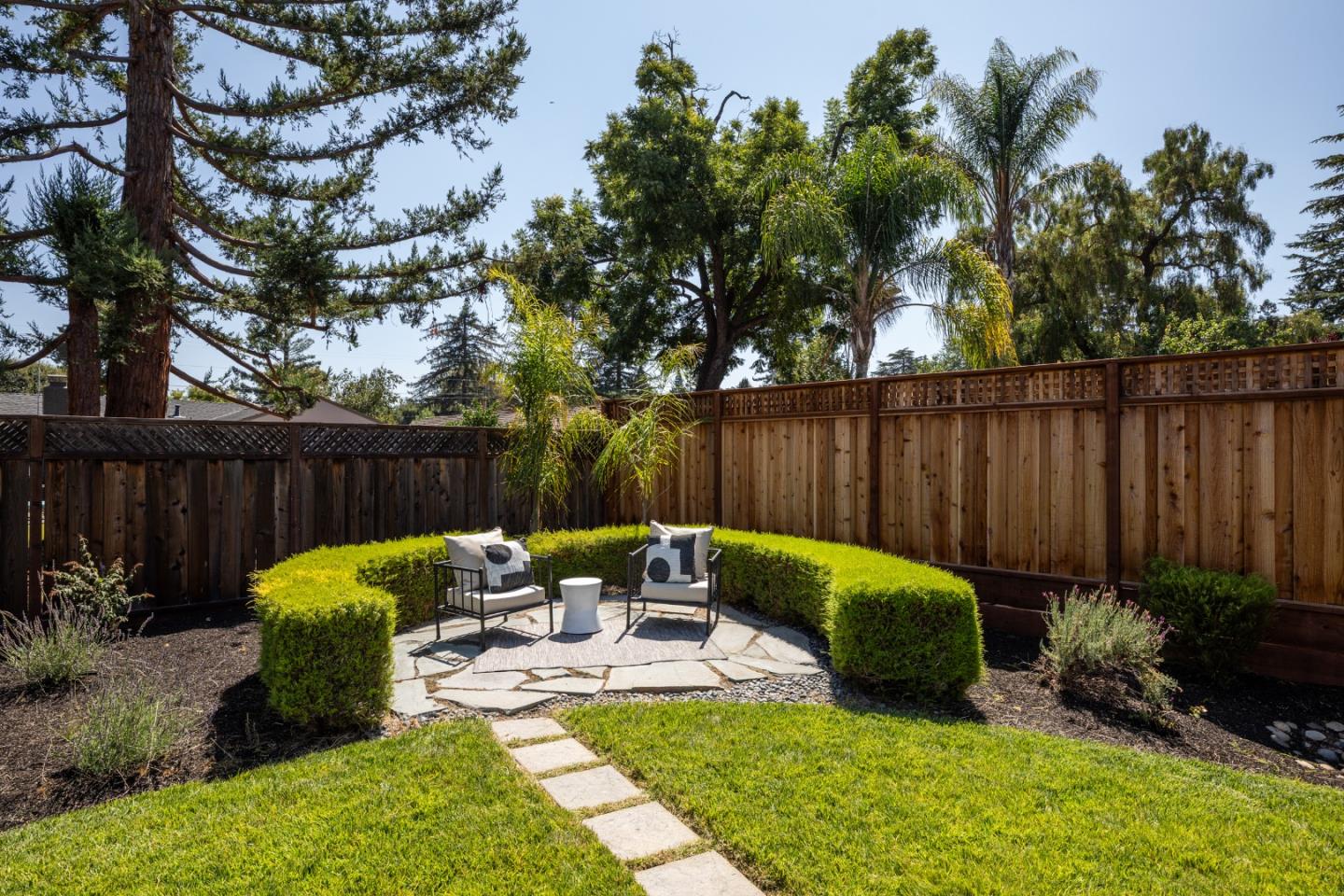941 Seena Avenue