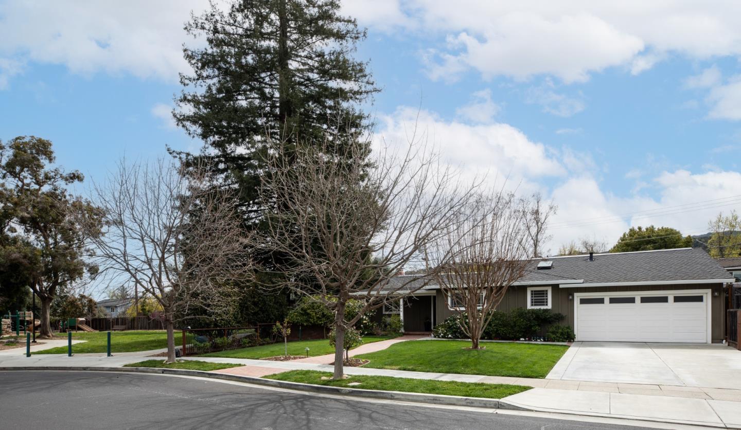 206 Thomas Drive