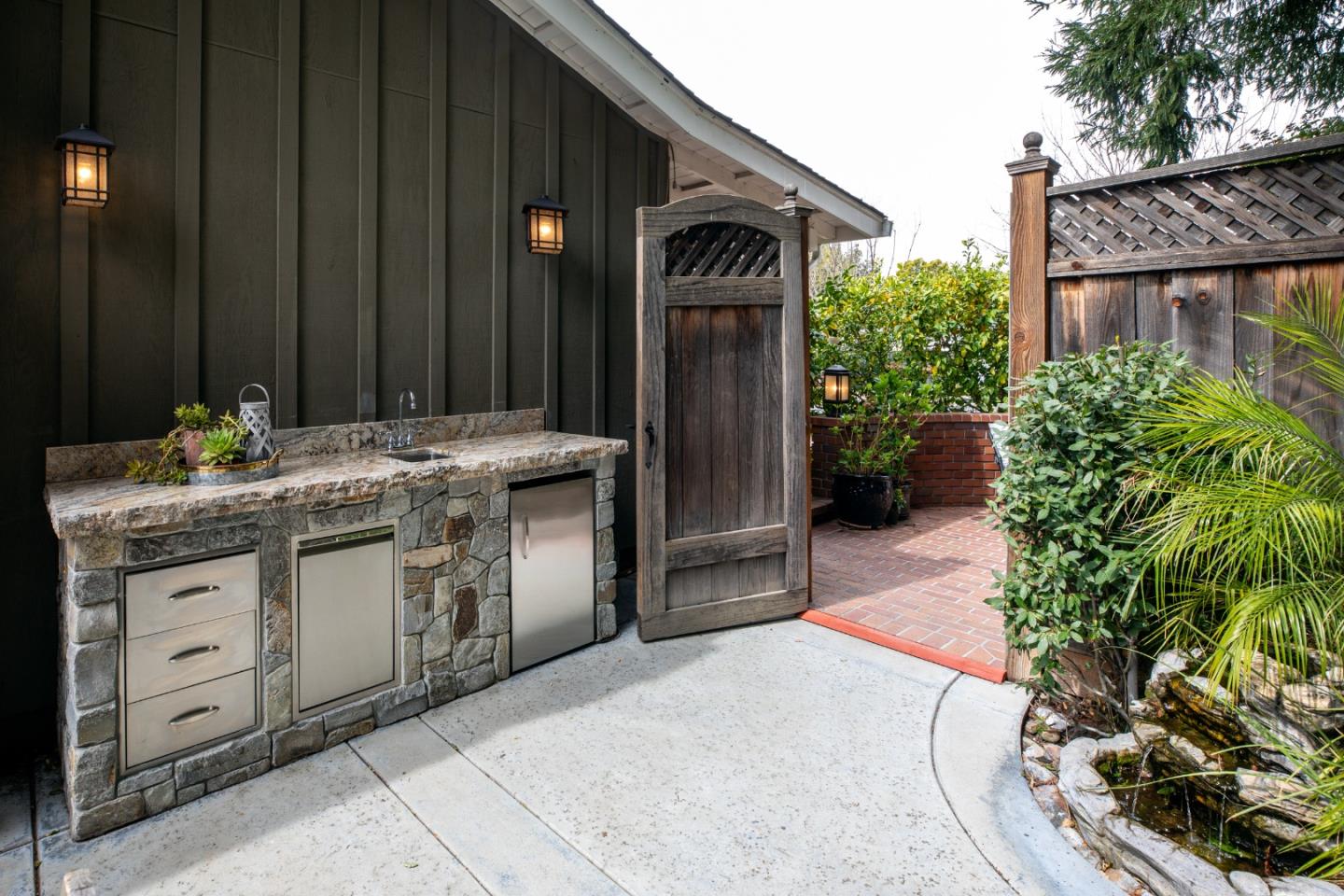 206 Thomas Drive