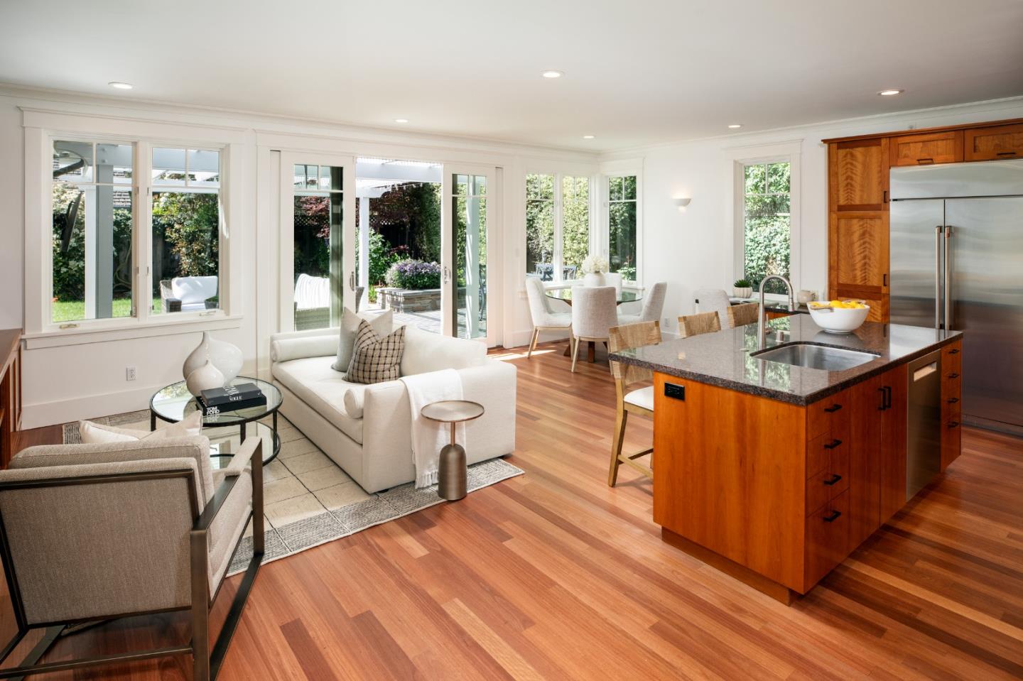 384 Hawthorne Avenue