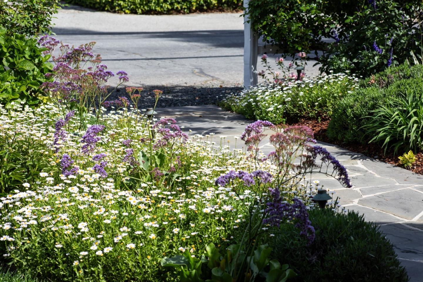 384 Hawthorne Avenue