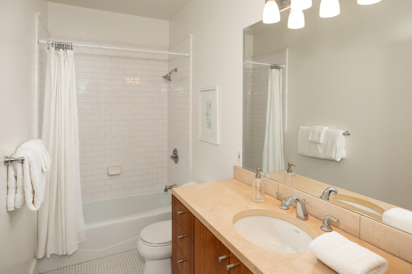 384 Hawthorne Avenue