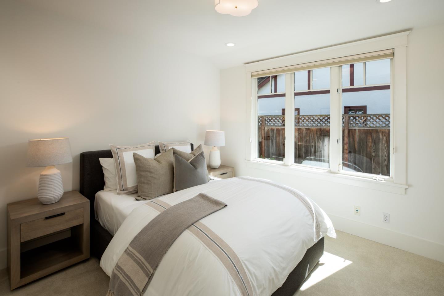 384 Hawthorne Avenue