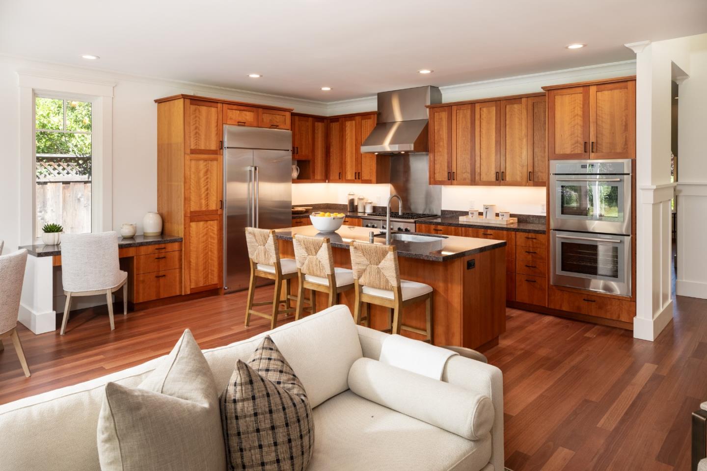 384 Hawthorne Avenue