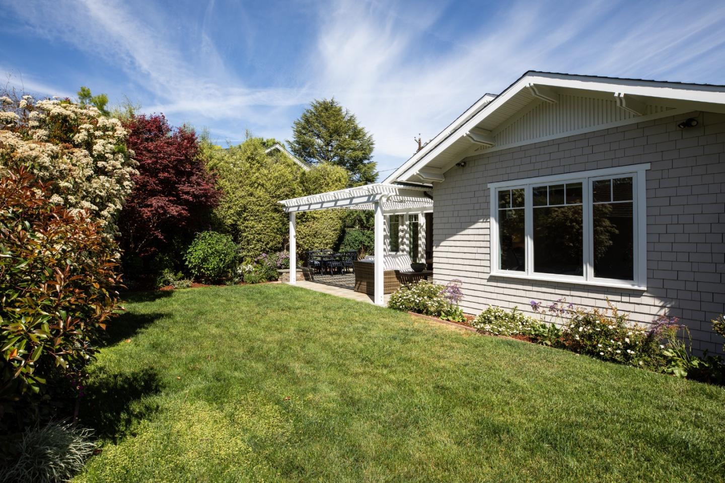 384 Hawthorne Avenue