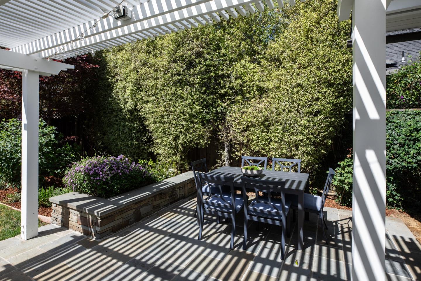 384 Hawthorne Avenue