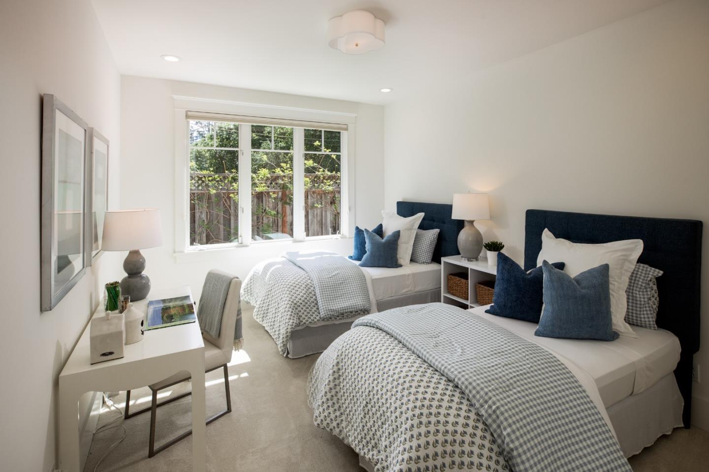 384 Hawthorne Avenue