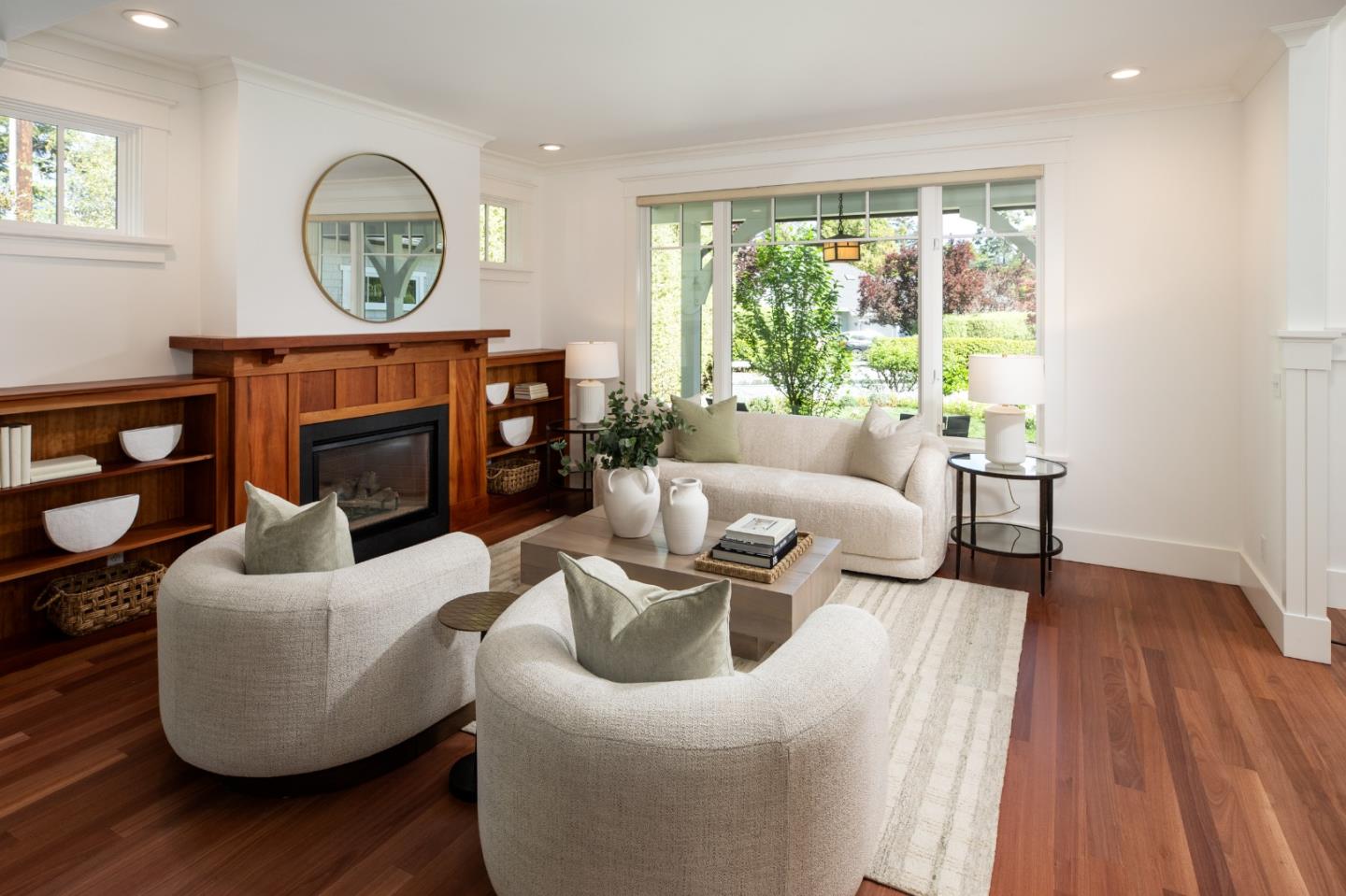 384 Hawthorne Avenue