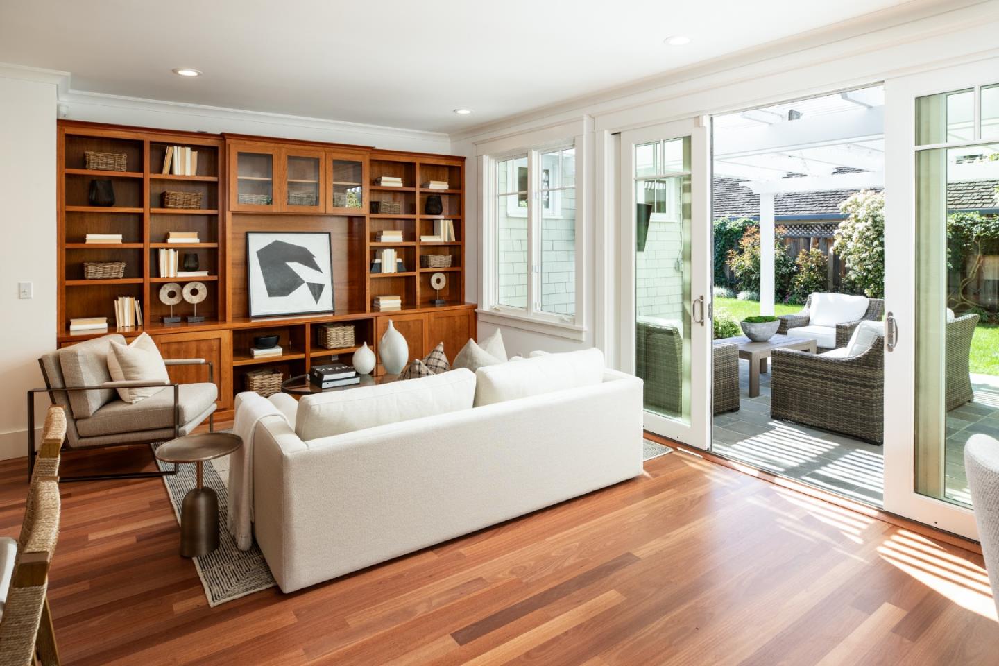 384 Hawthorne Avenue