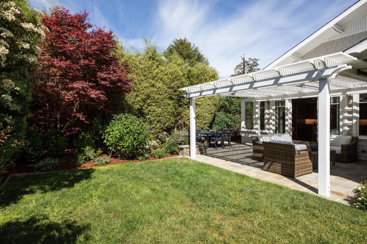 384 Hawthorne Avenue