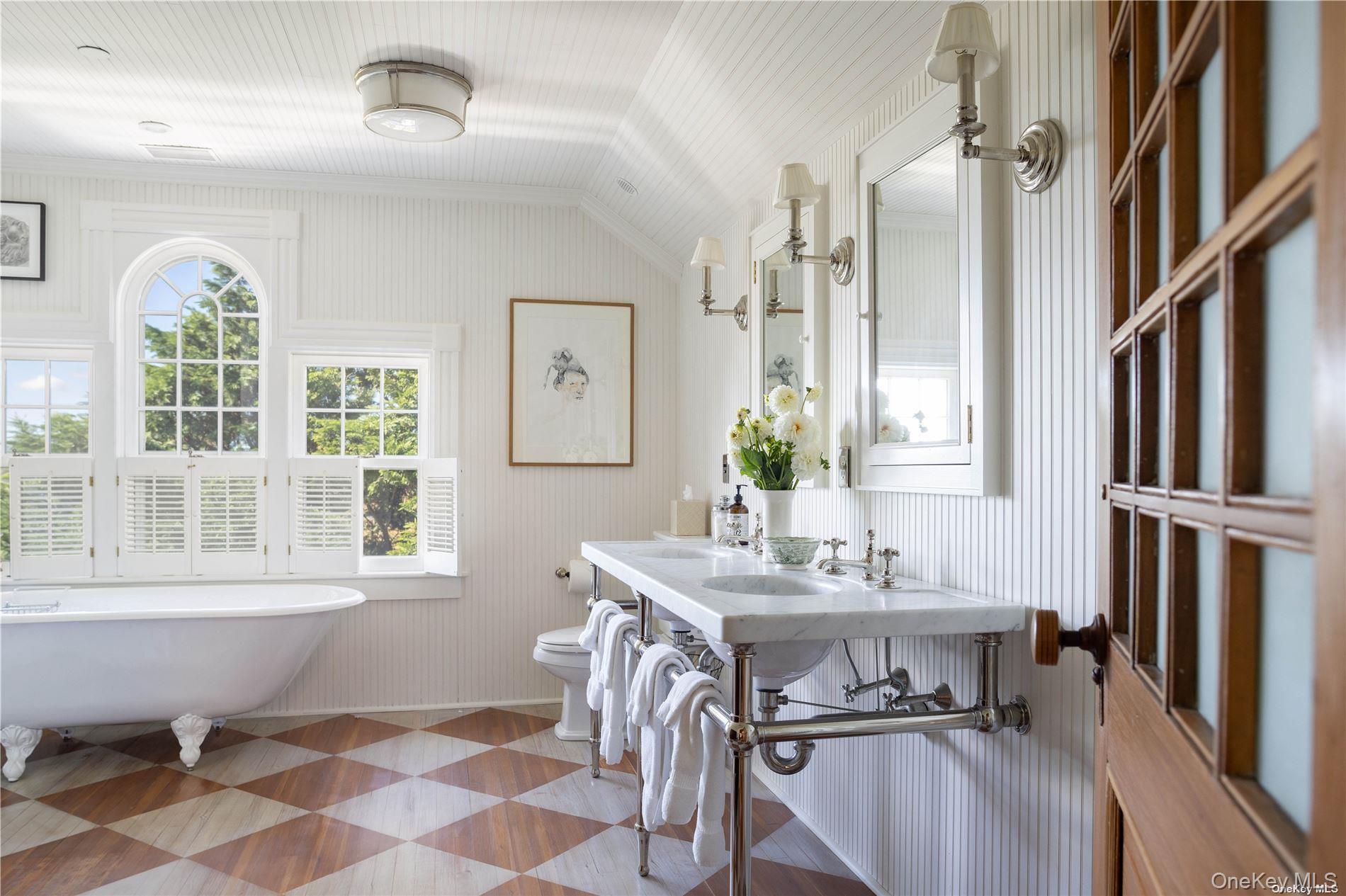 12120 New Suffolk Avenue