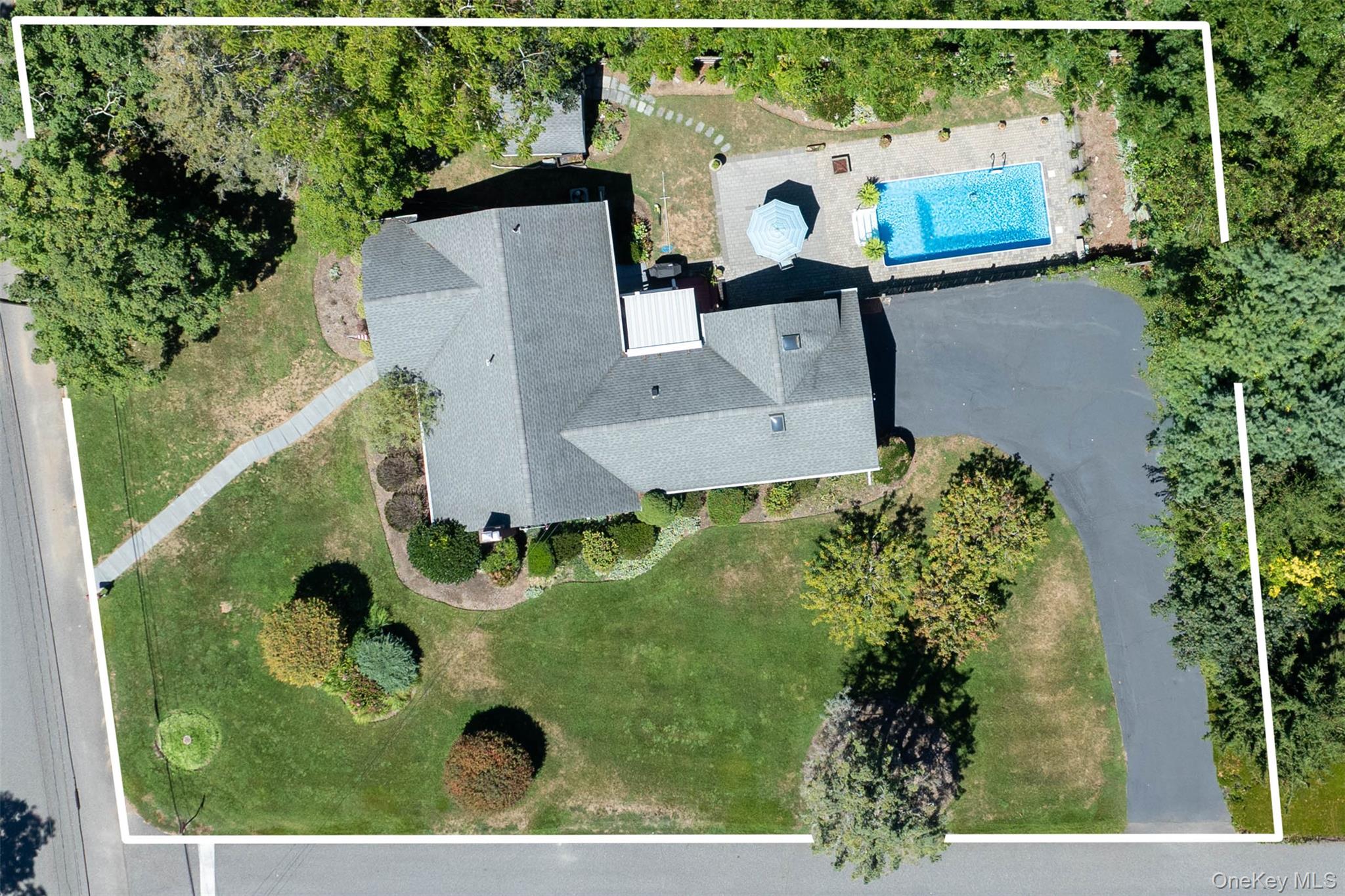 2575 Oaklawn Avenue