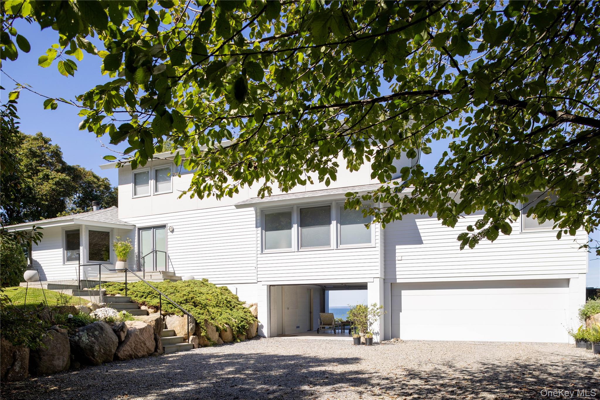 900 N View Drive