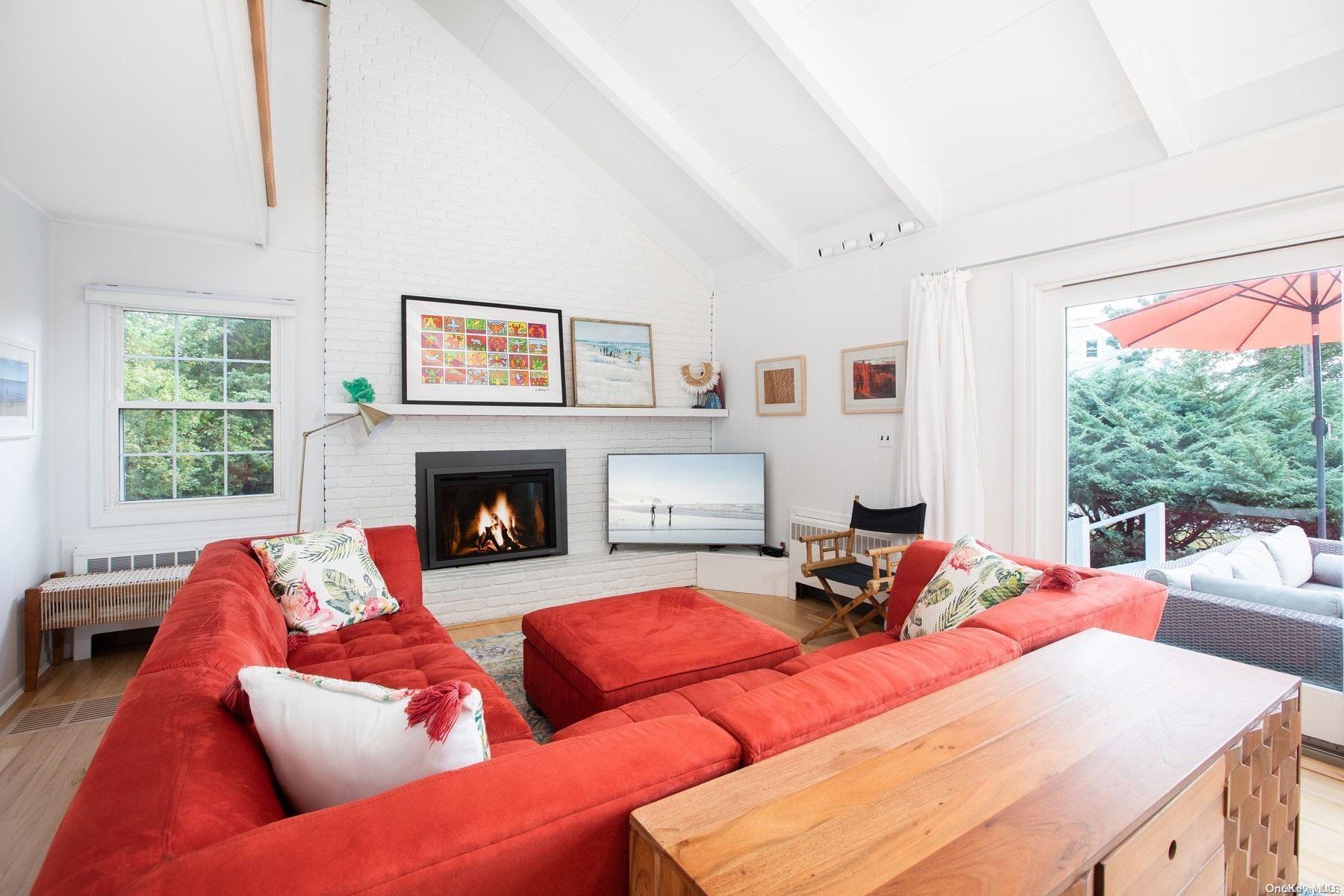 2020 E Gillette Drive