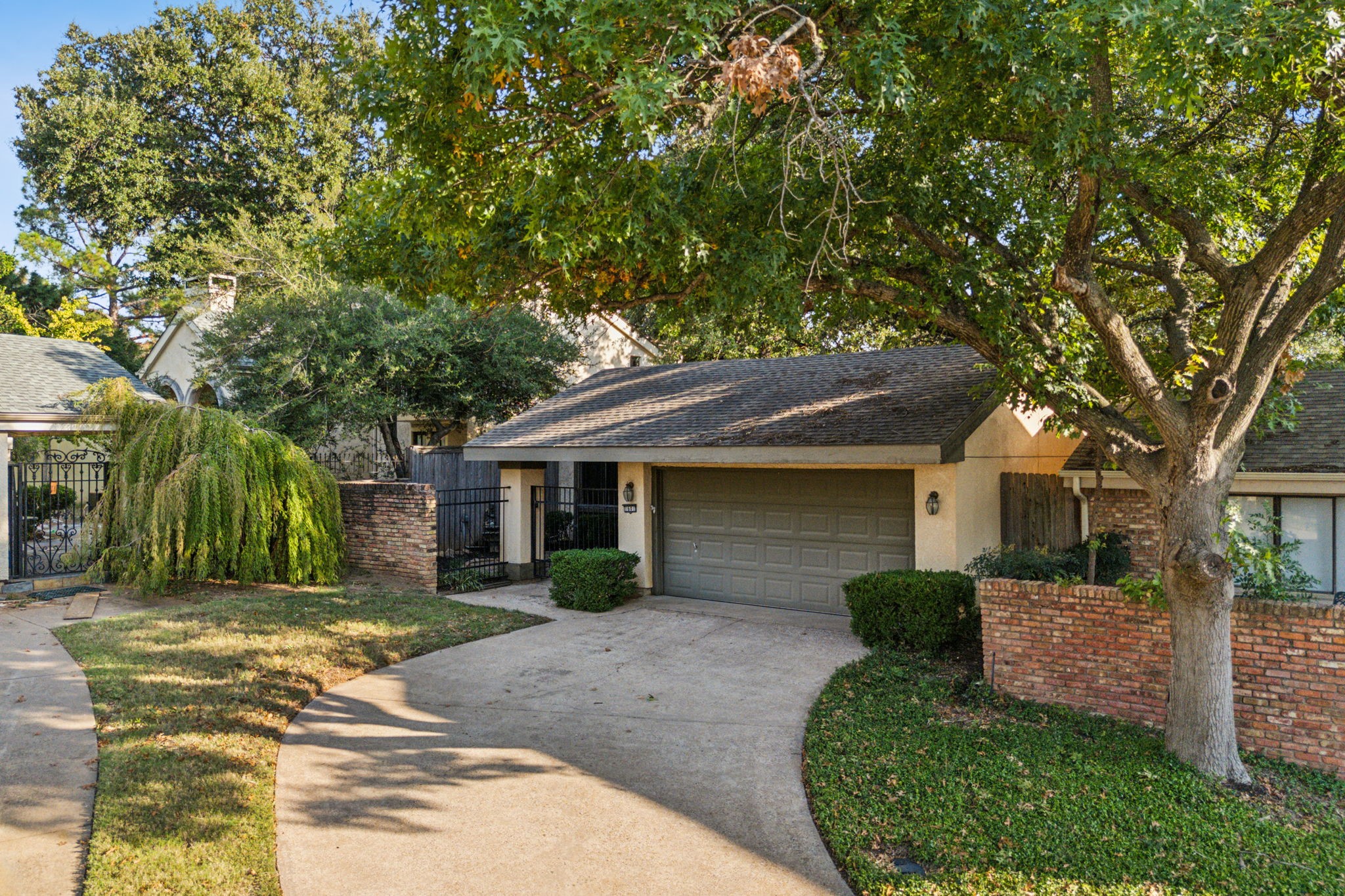 1601 Hawthorne Drive