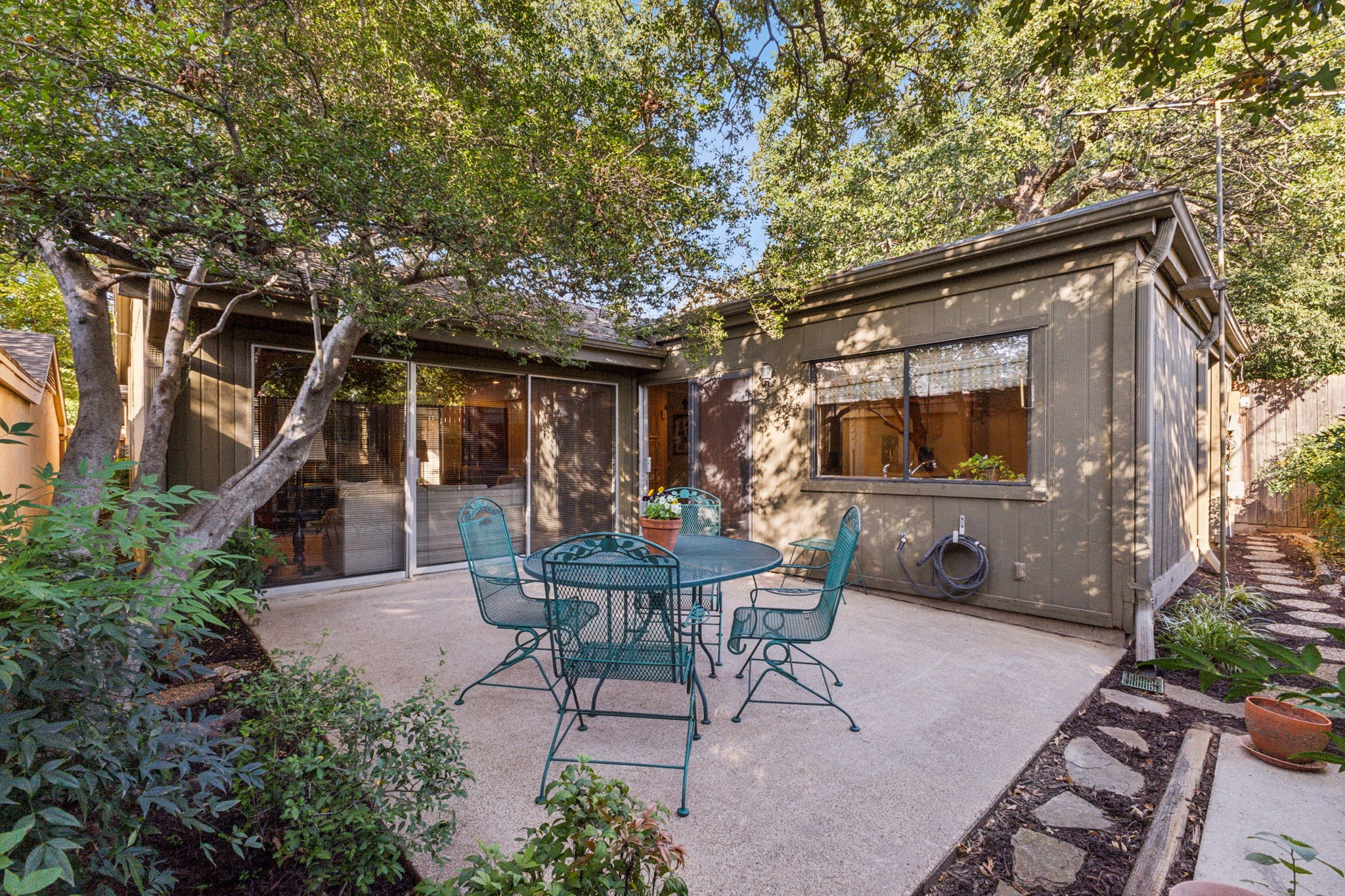 1601 Hawthorne Drive