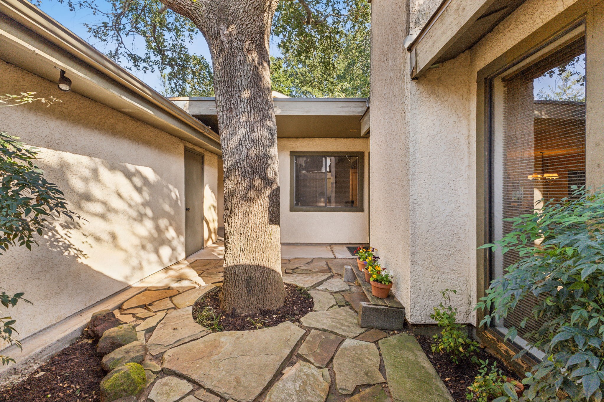 1601 Hawthorne Drive