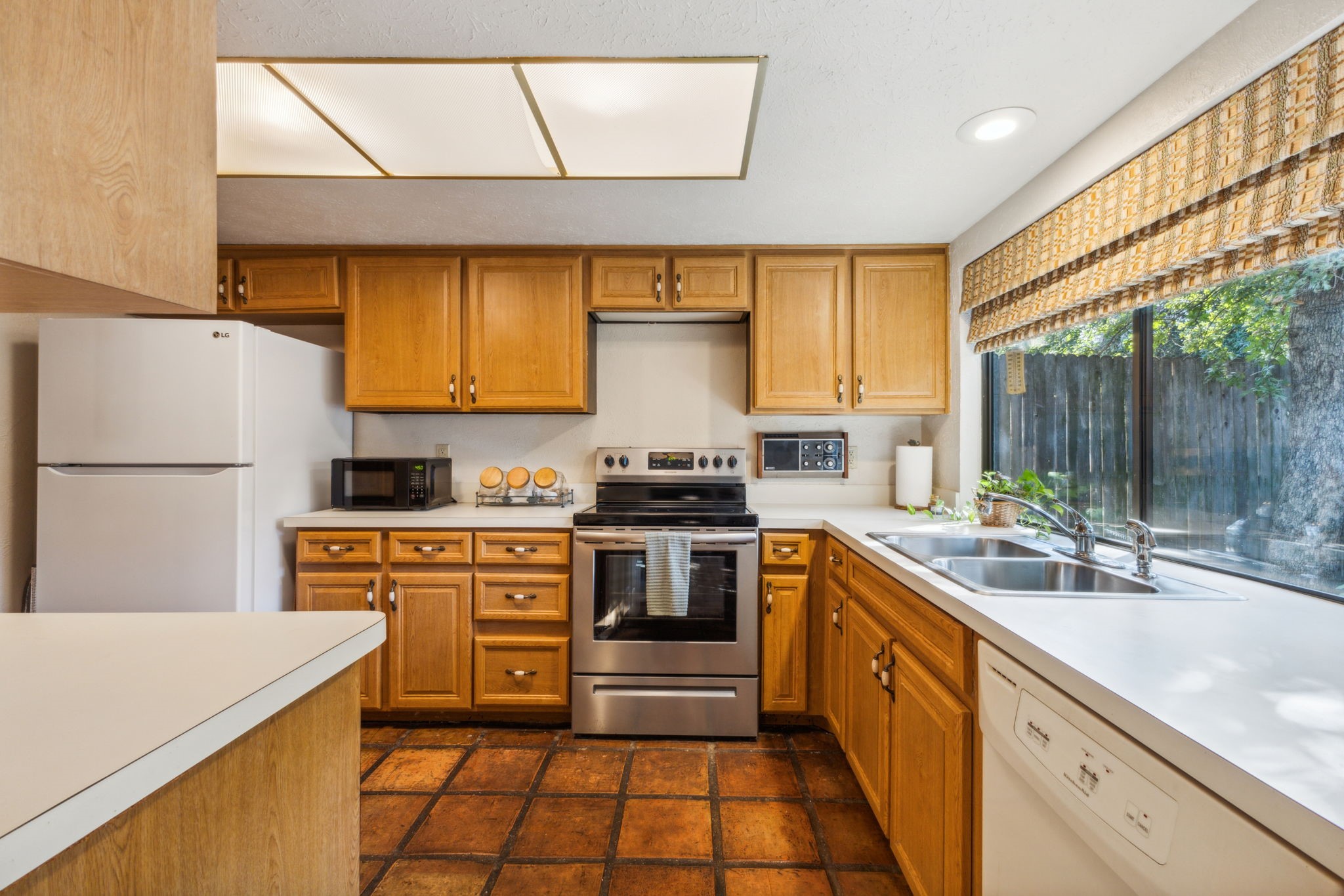 1601 Hawthorne Drive