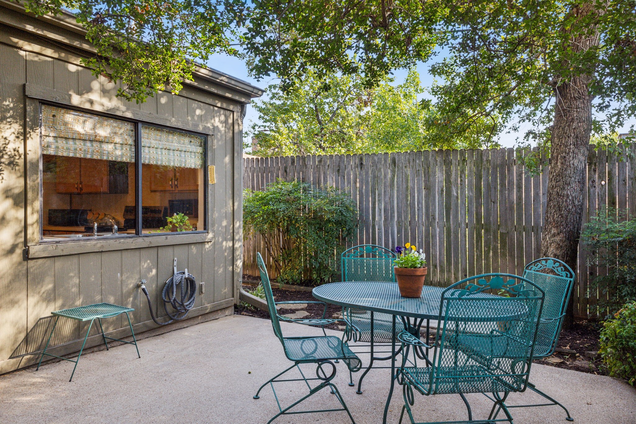 1601 Hawthorne Drive