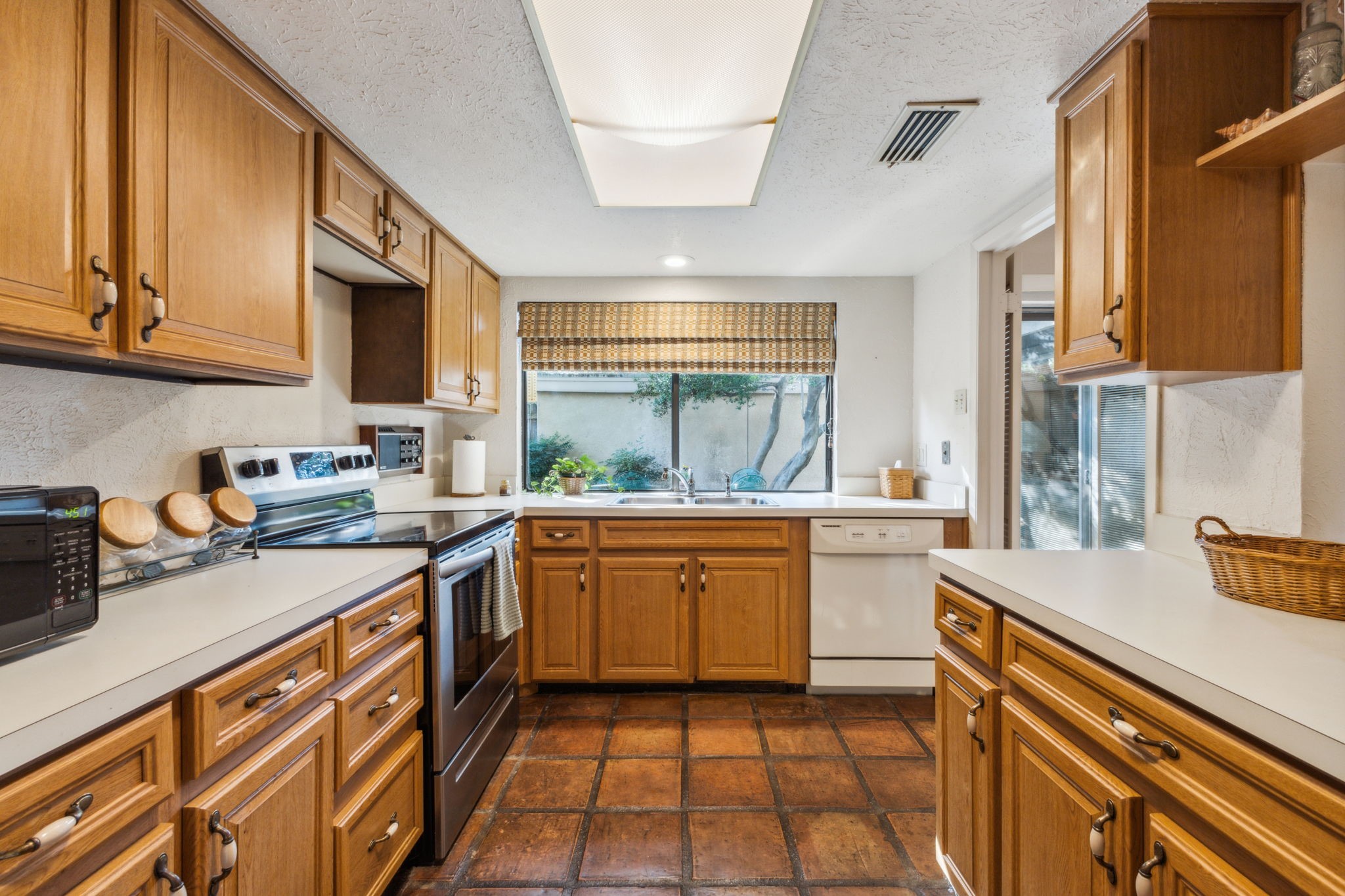 1601 Hawthorne Drive