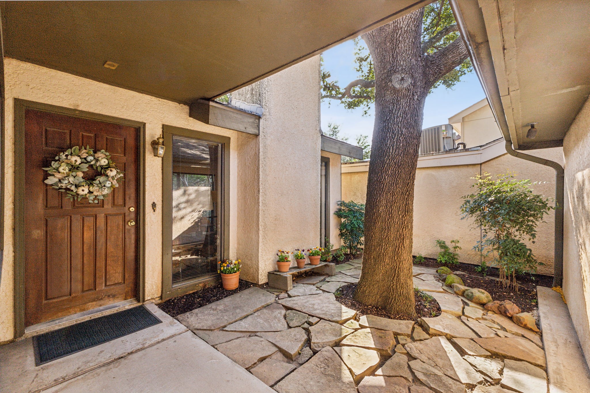 1601 Hawthorne Drive