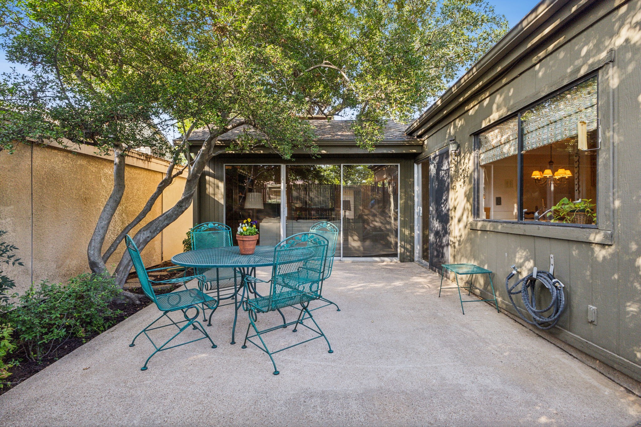 1601 Hawthorne Drive