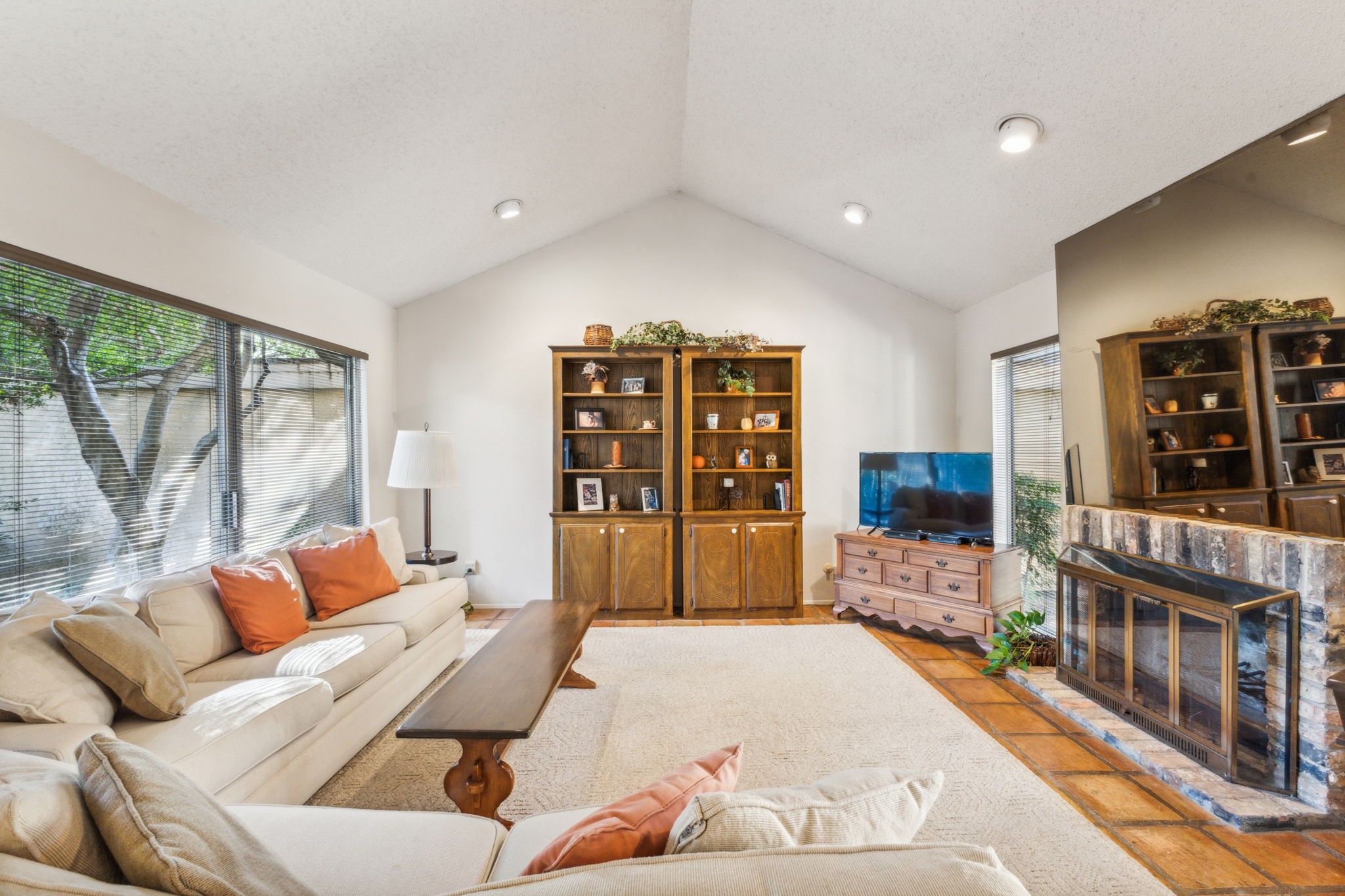 1601 Hawthorne Drive