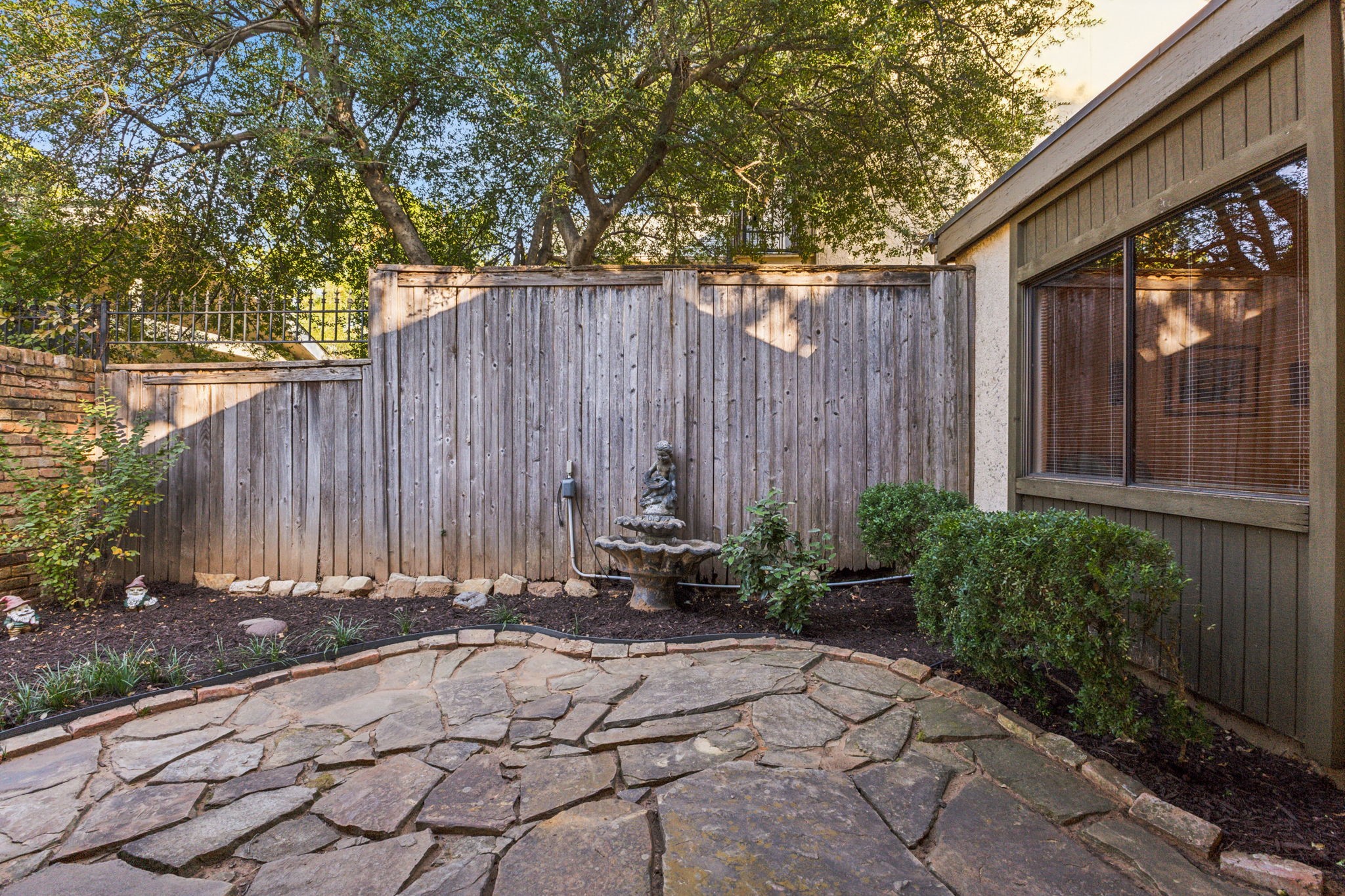 1601 Hawthorne Drive