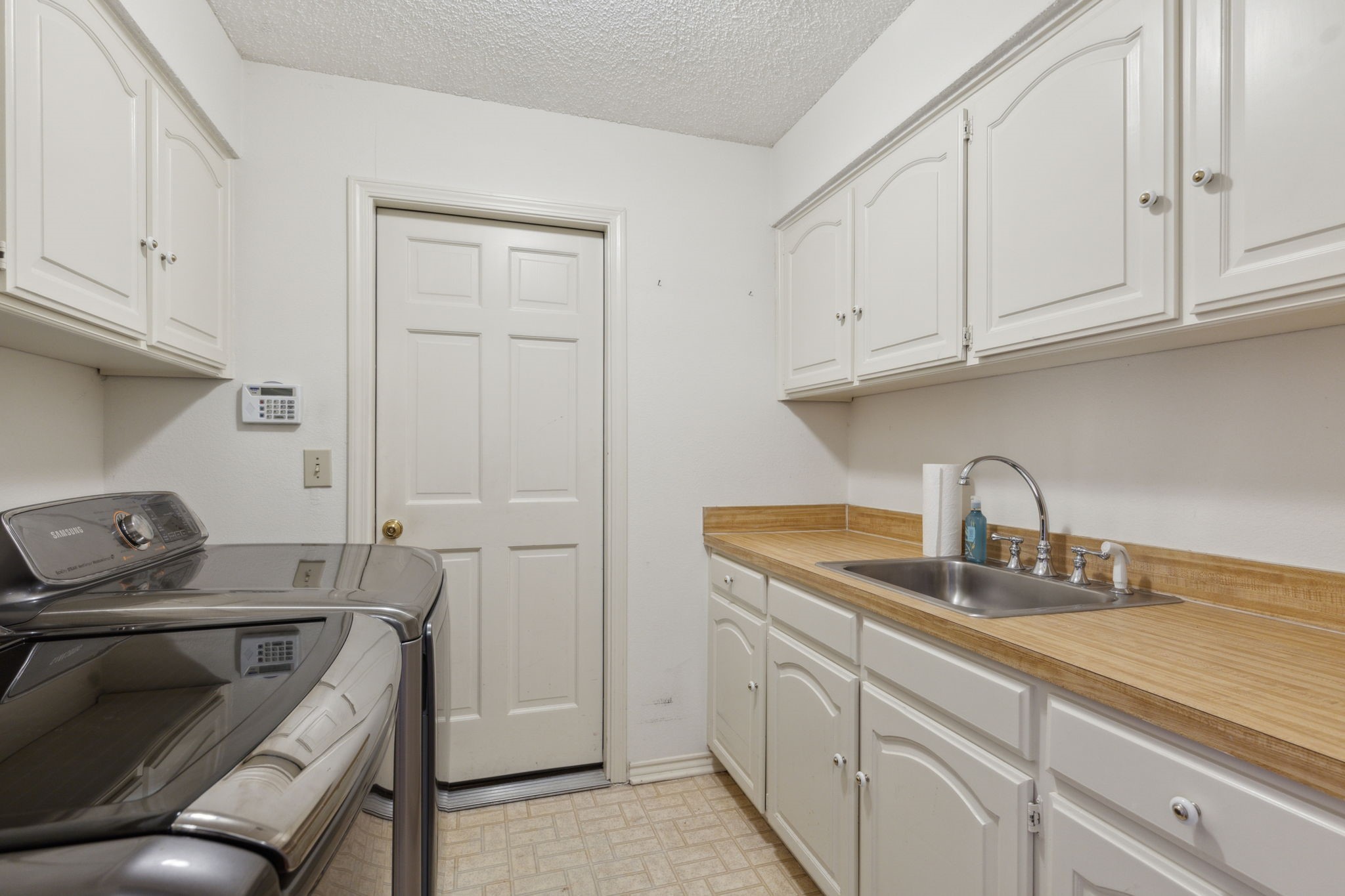 2930 Cambridgeshire Drive