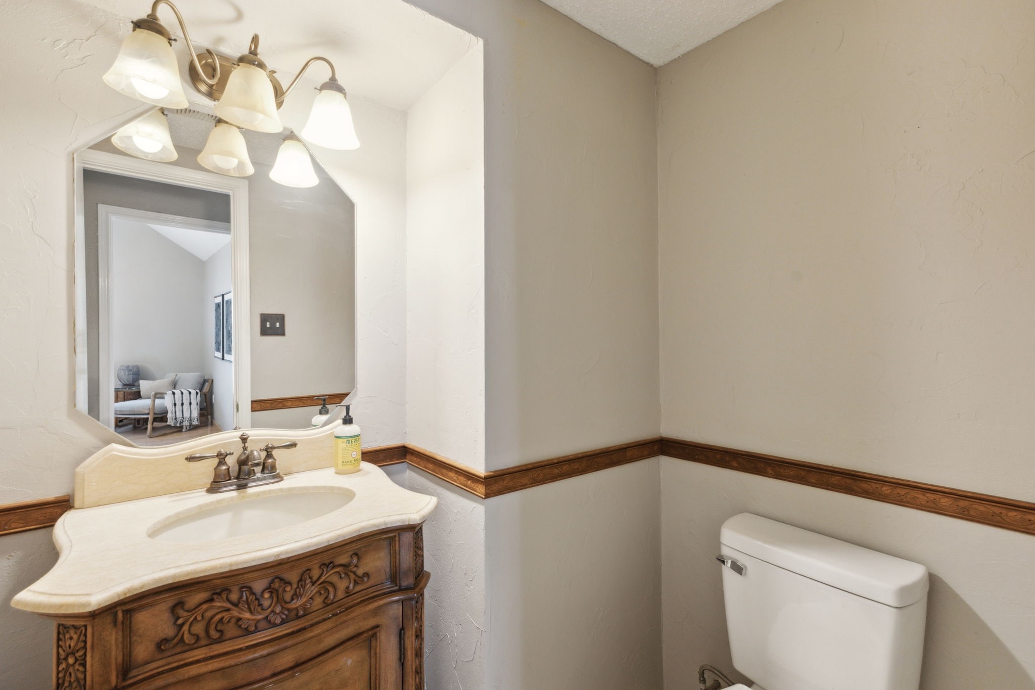 913 Silverstone Drive