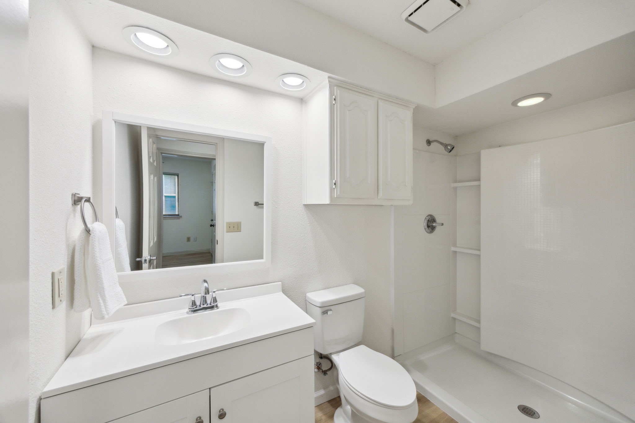 3808 Cromwell