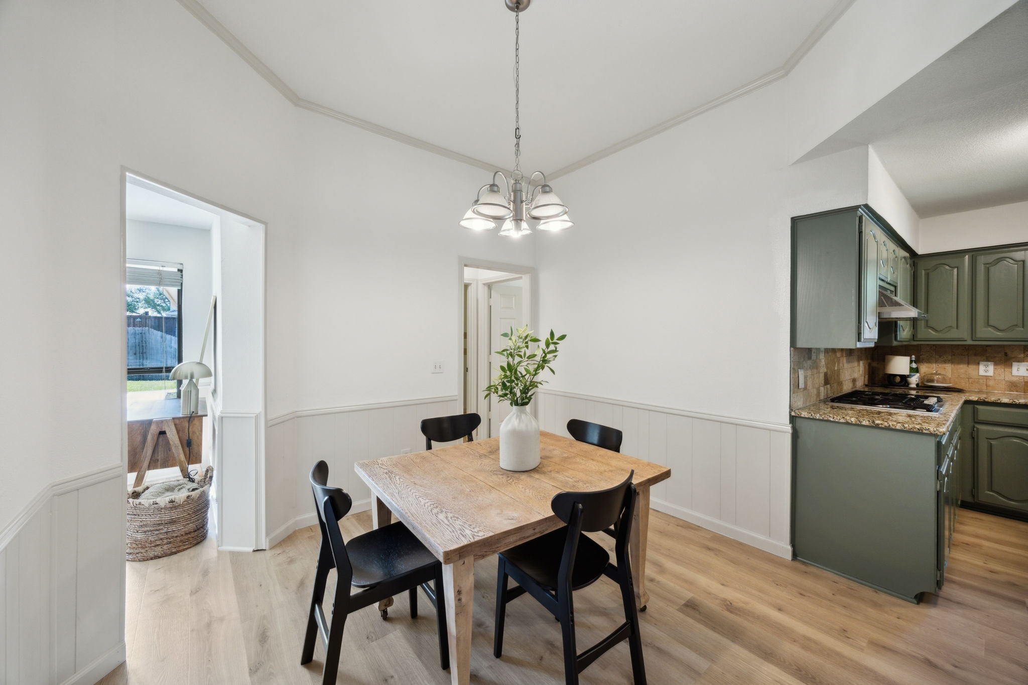 3808 Cromwell