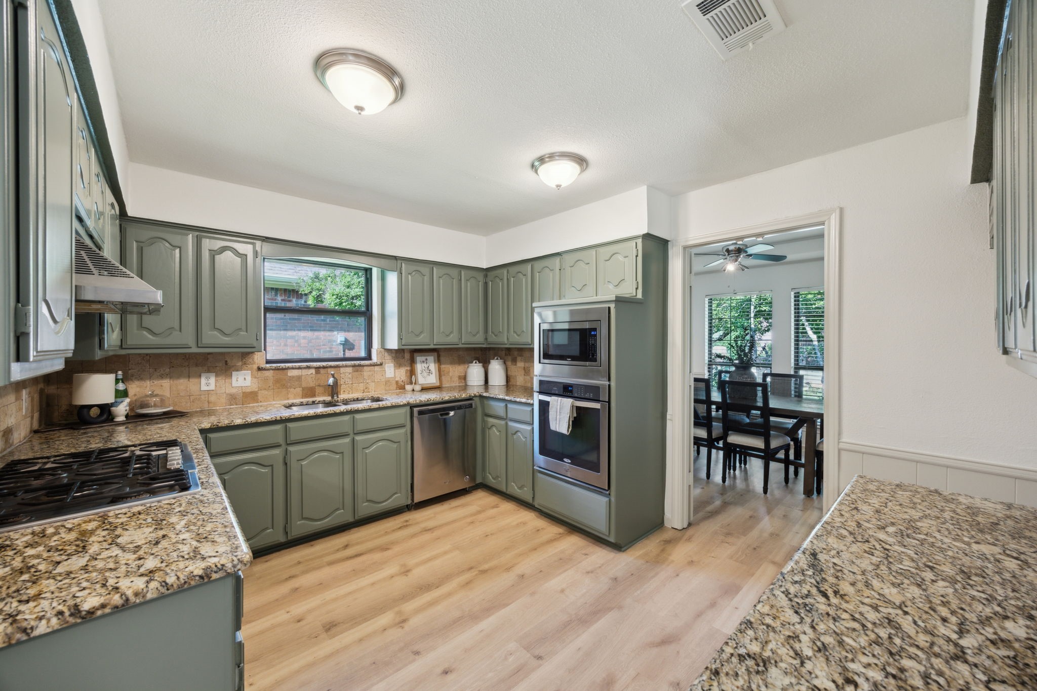 3808 Cromwell