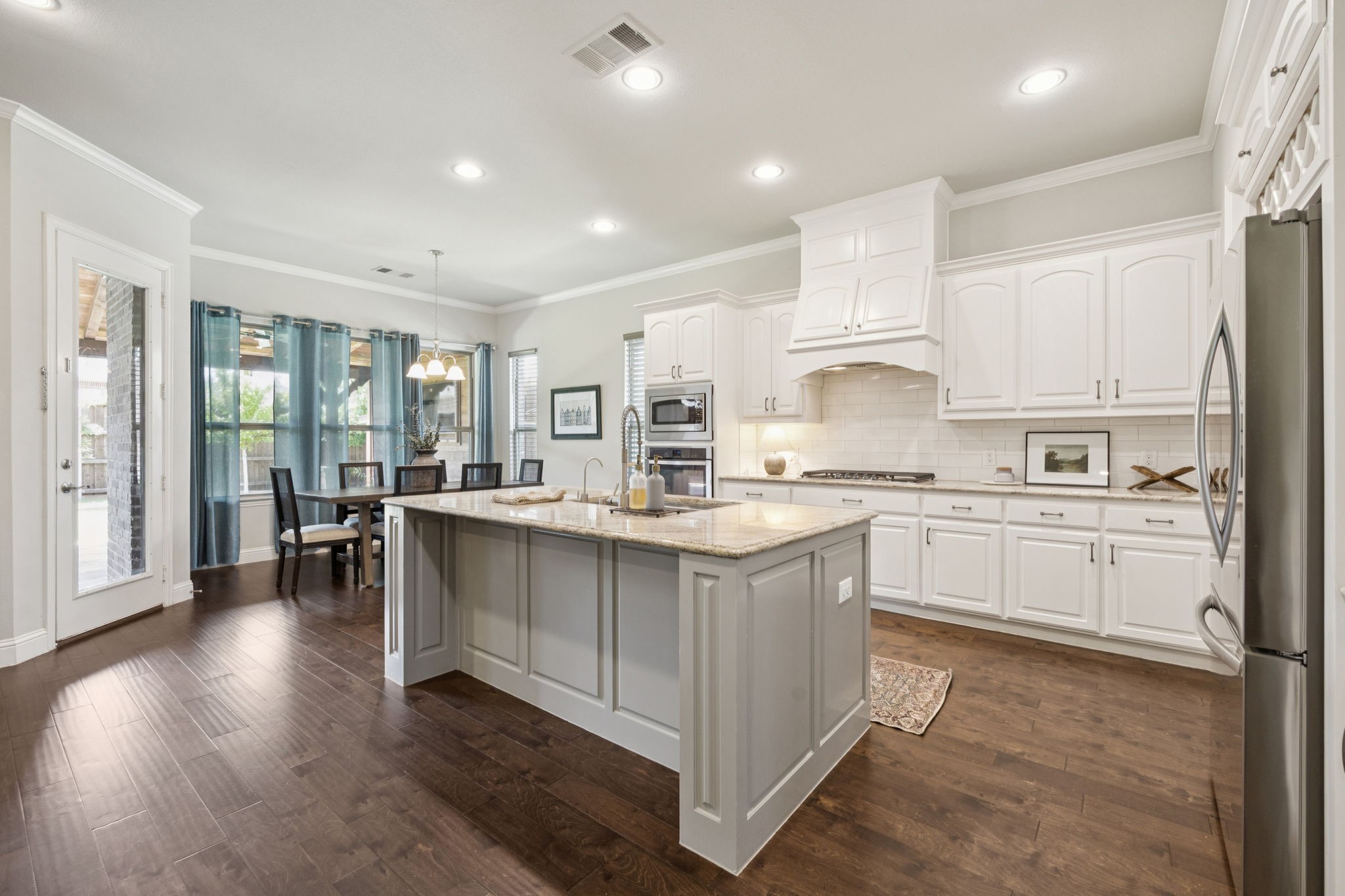 313 Silvery Pine Avenue