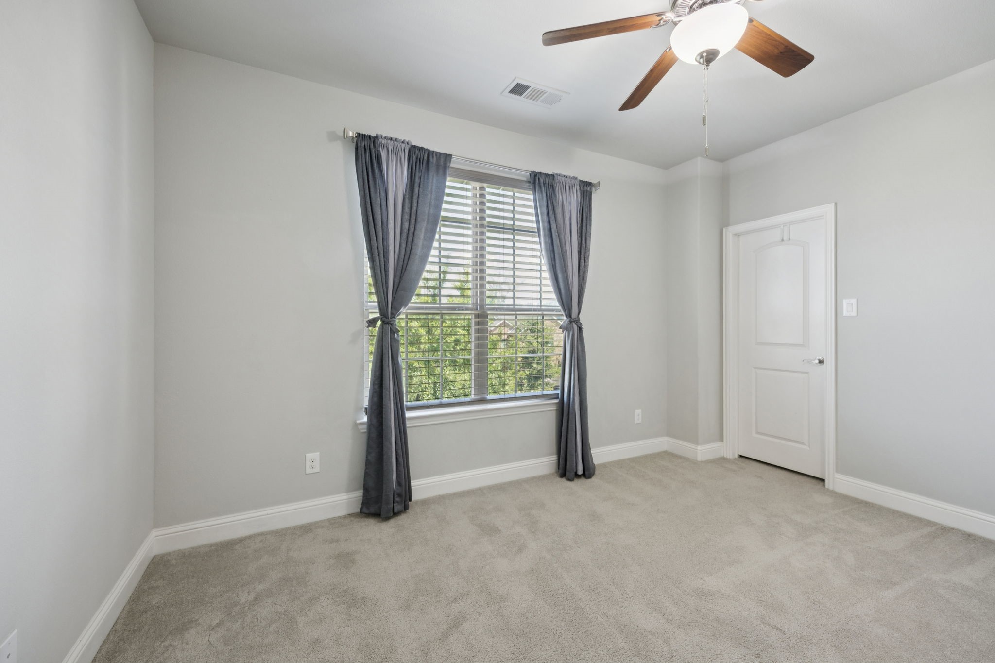 313 Silvery Pine Avenue