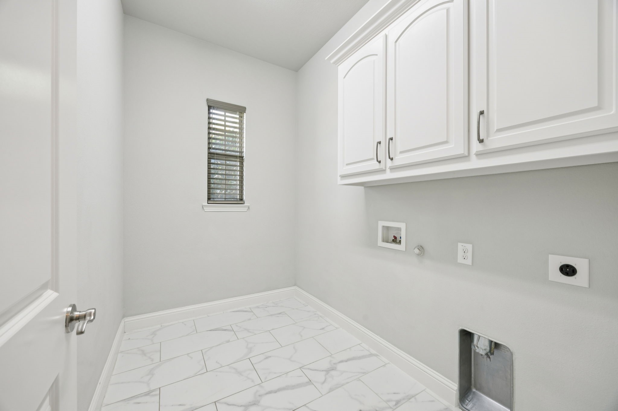 313 Silvery Pine Avenue