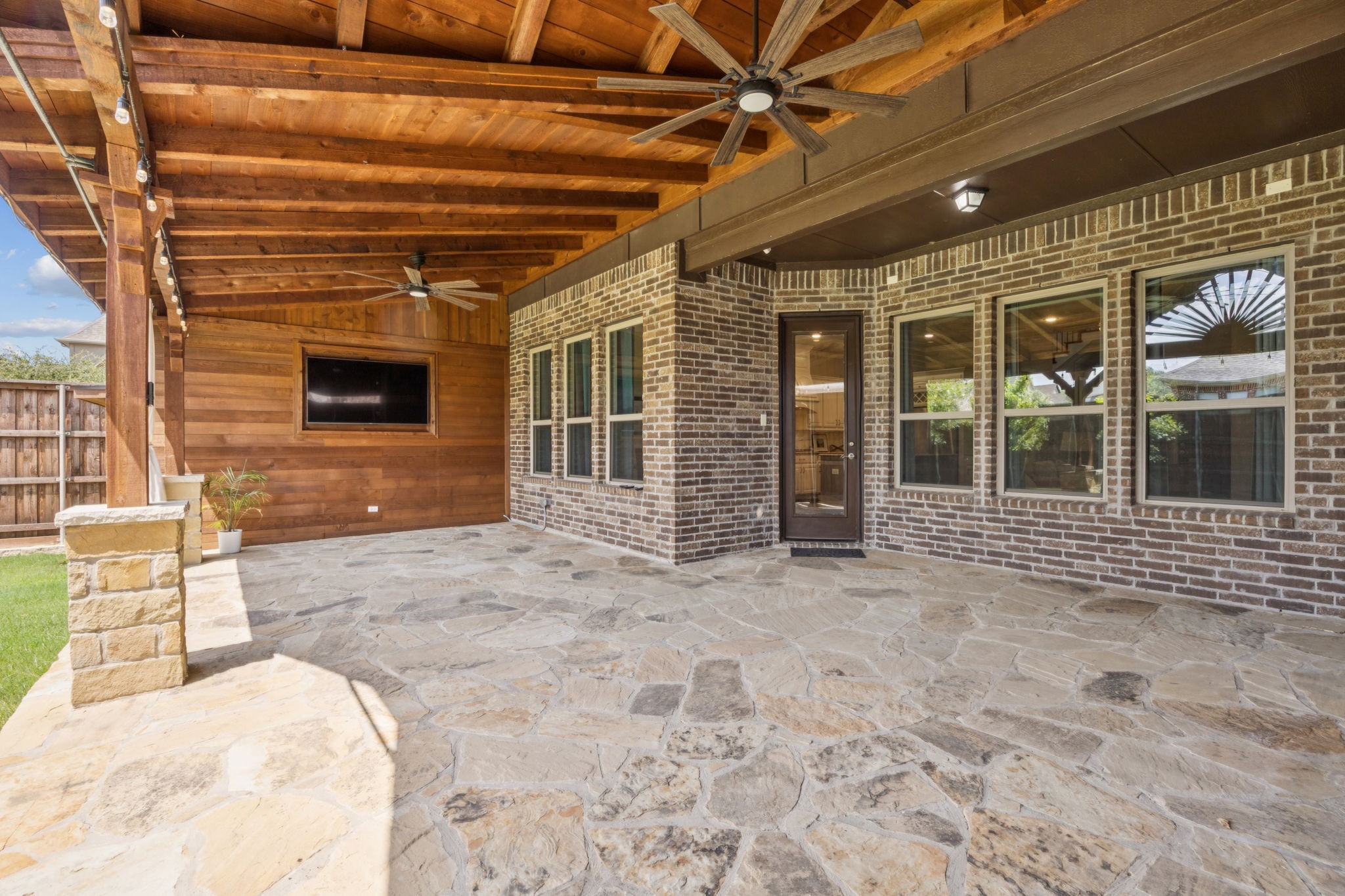 313 Silvery Pine Avenue