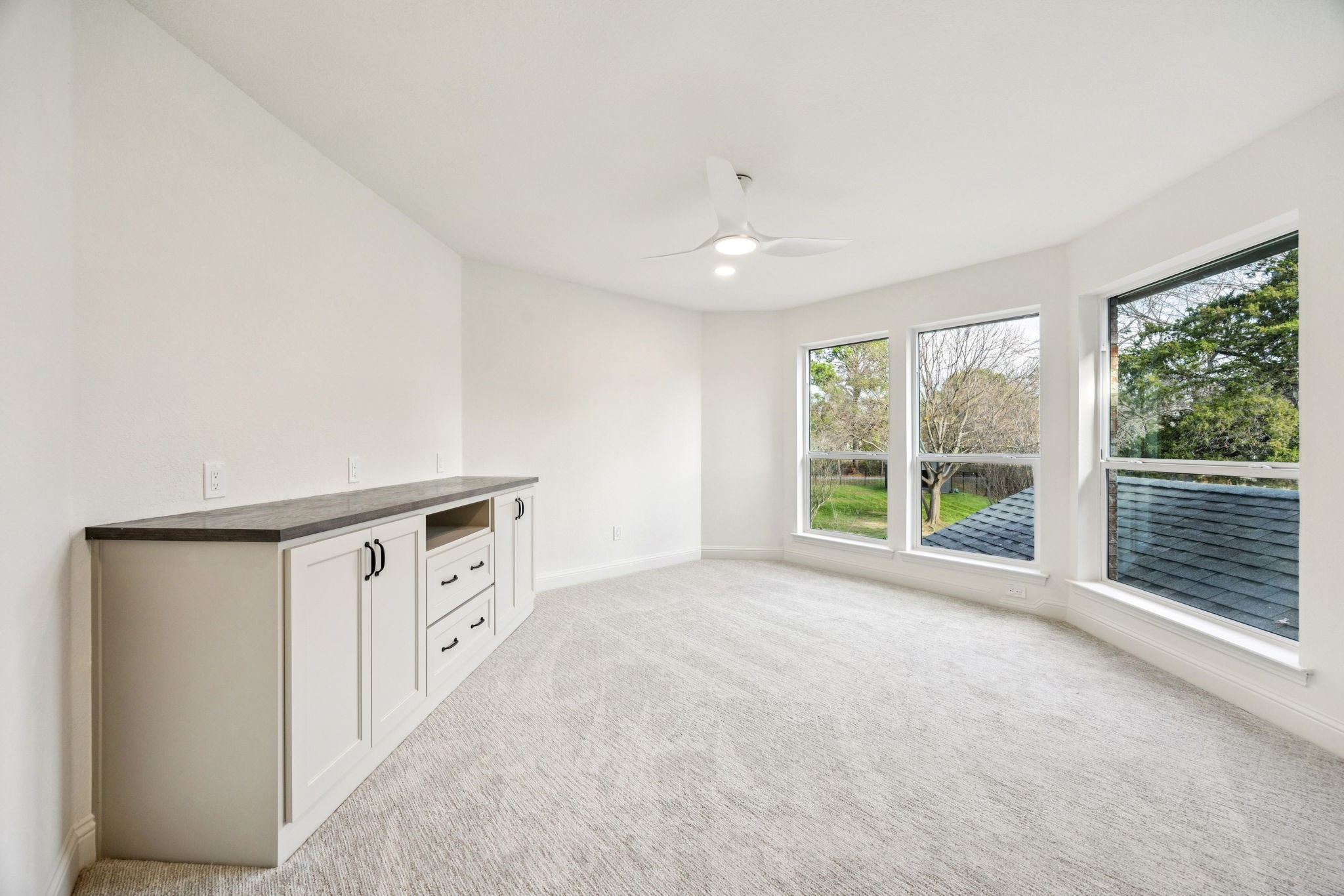 104 Royal Oaks Drive