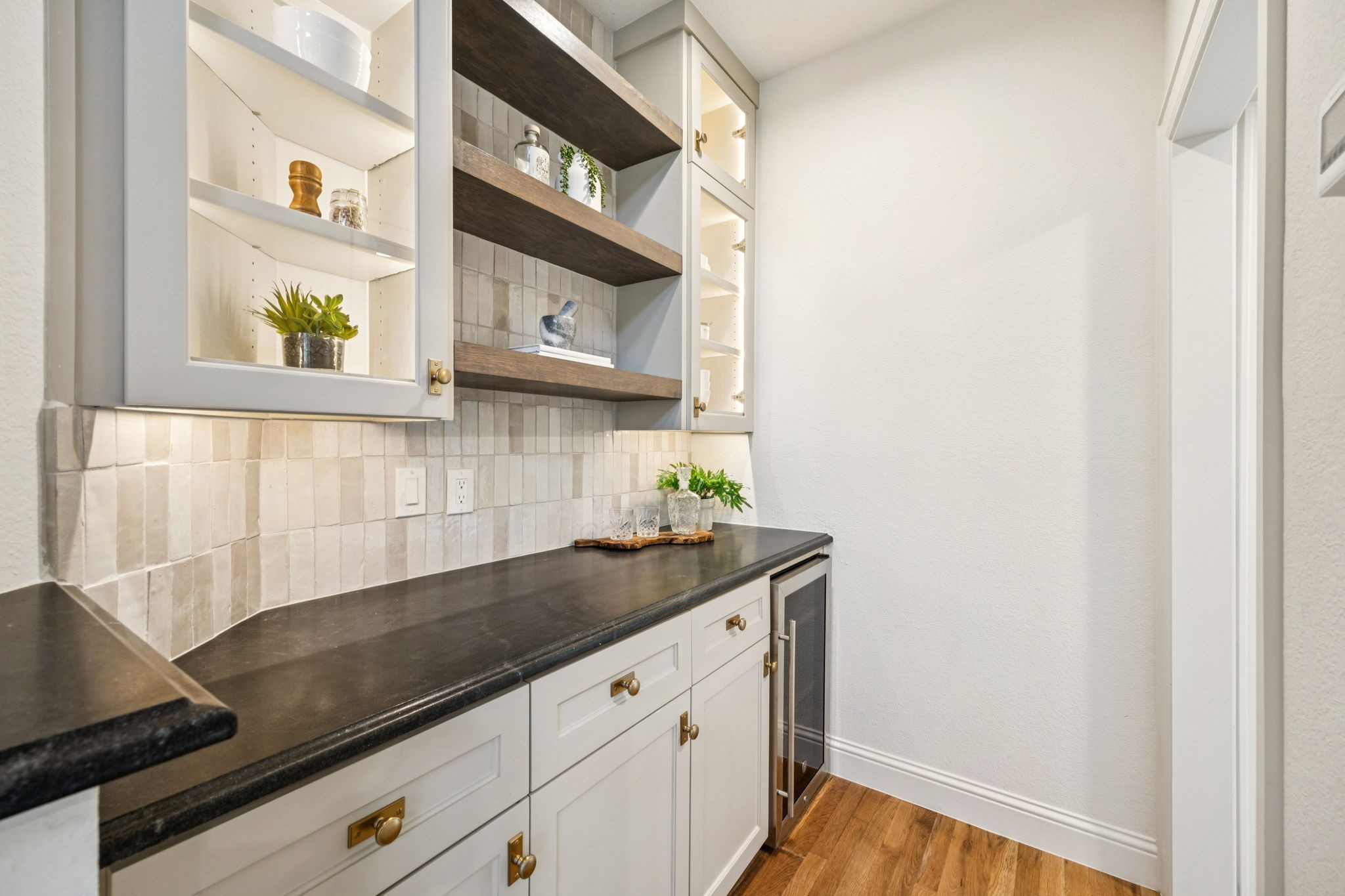 104 Royal Oaks Drive