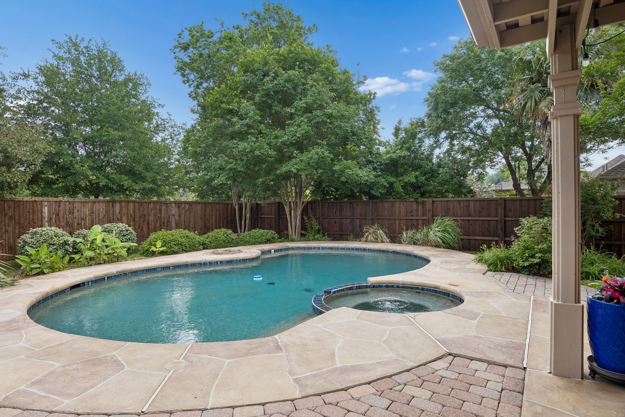 1420 Oakwood Court