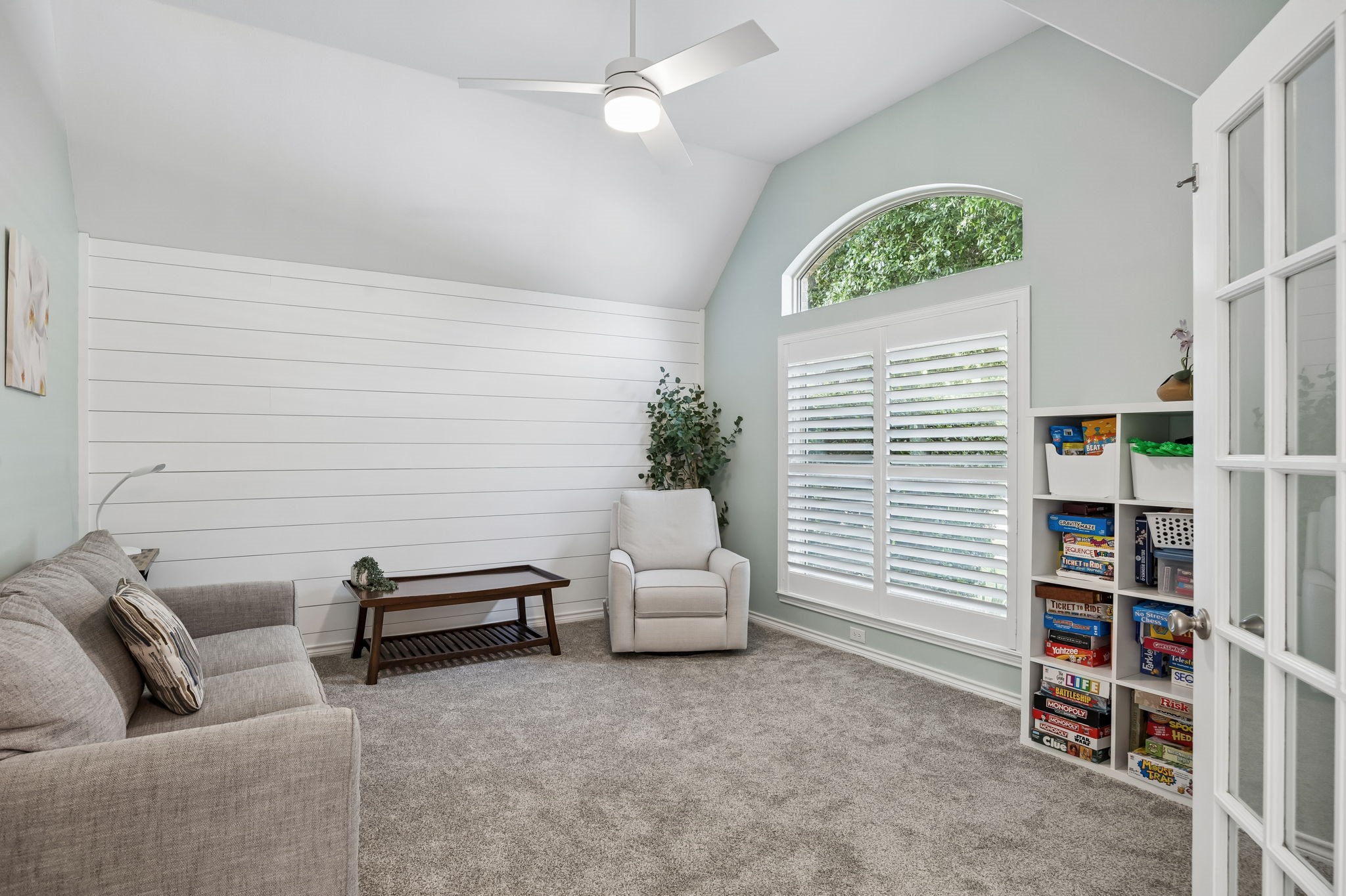 1420 Oakwood Court