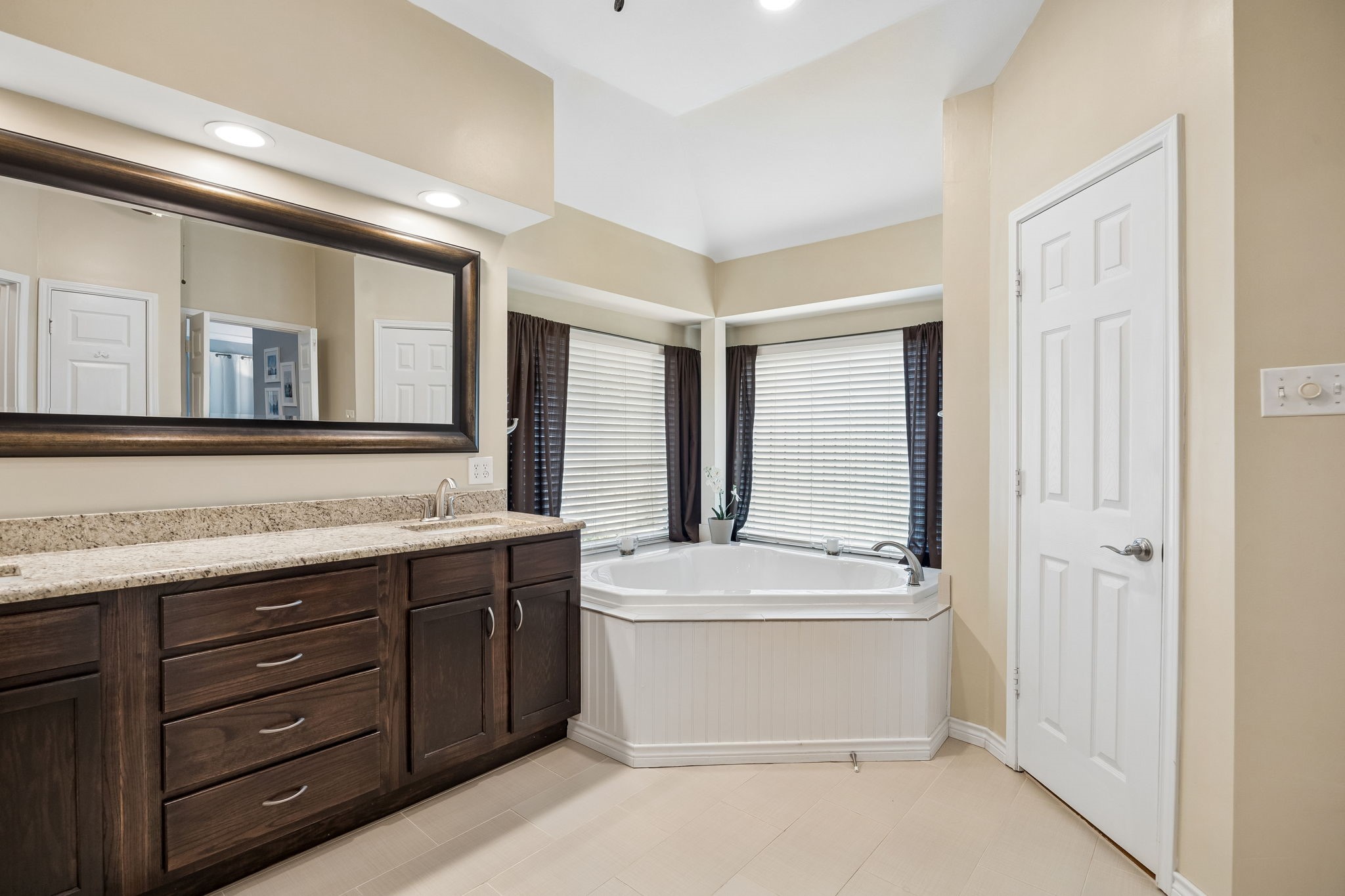1420 Oakwood Court