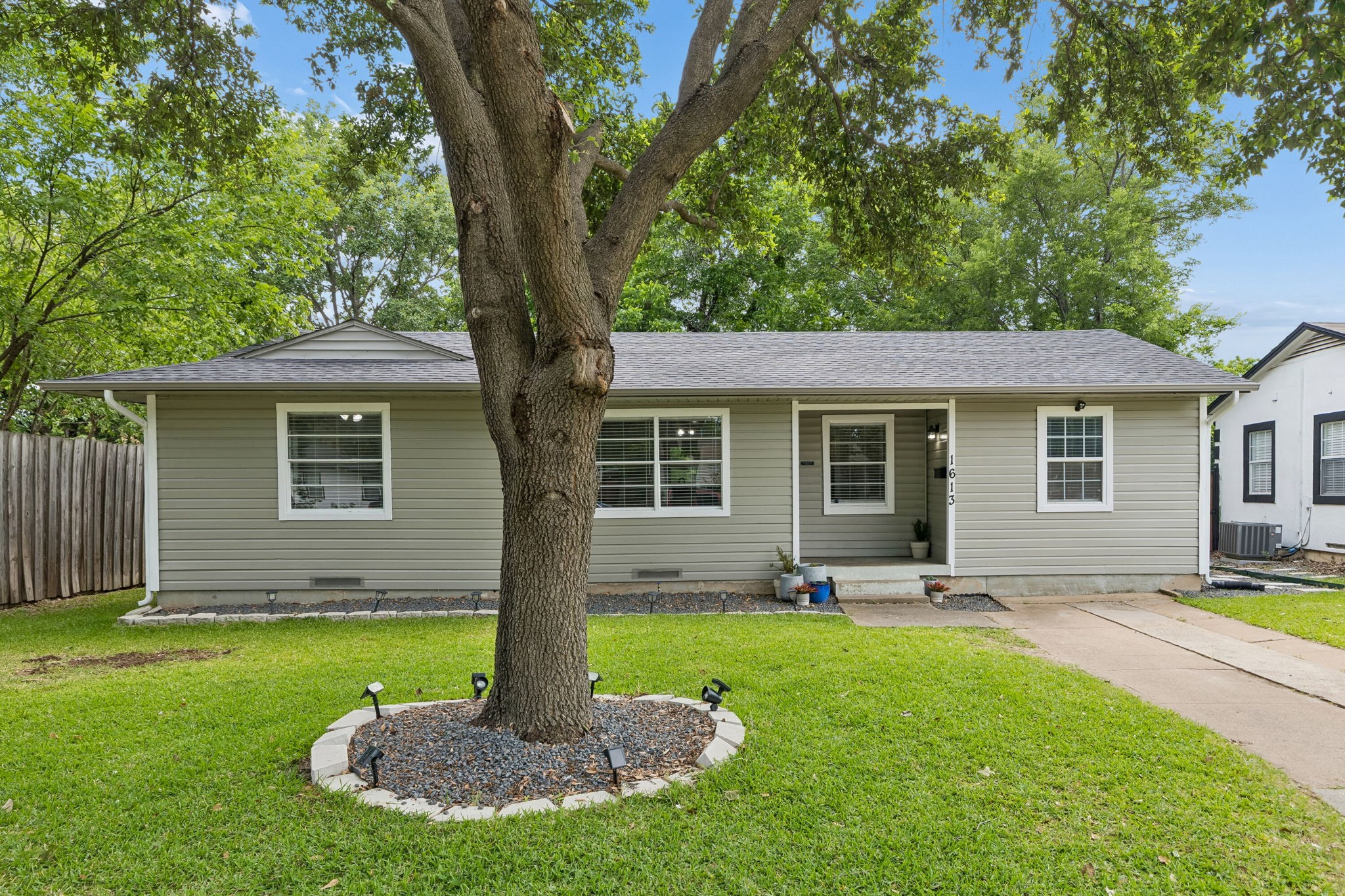1613 Dale Place